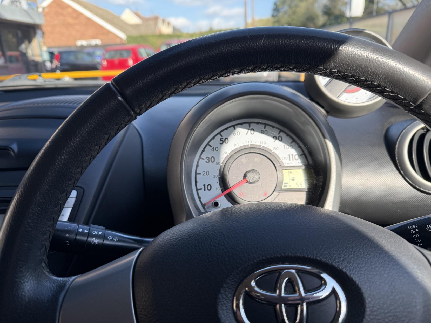 Toyota AYGO 1.0 VVT-i Move Hatchback 5dr Petrol Manual Euro 5 (68 ps)