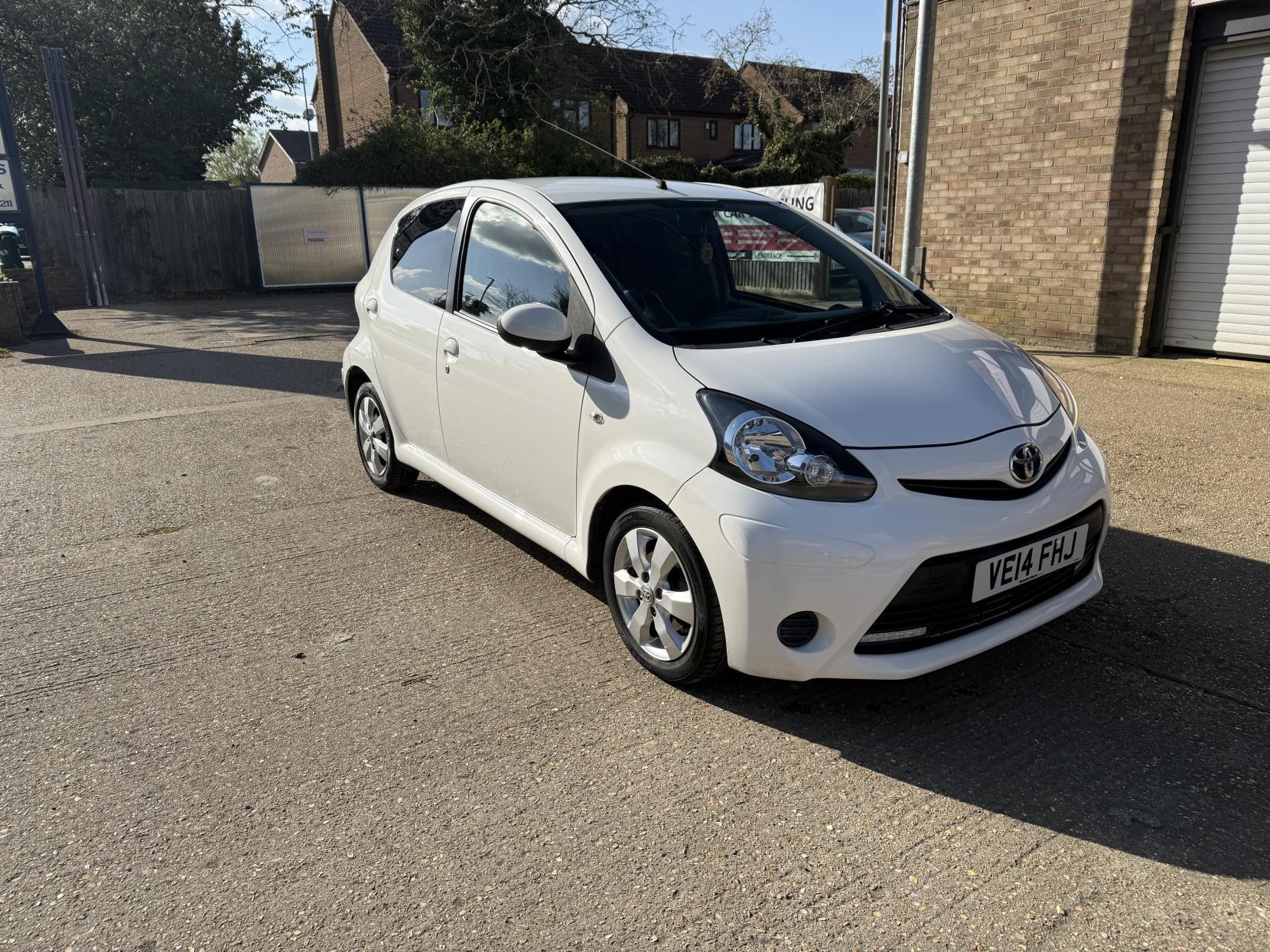 Toyota AYGO 1.0 VVT-i Move Hatchback 5dr Petrol Manual Euro 5 (68 ps)