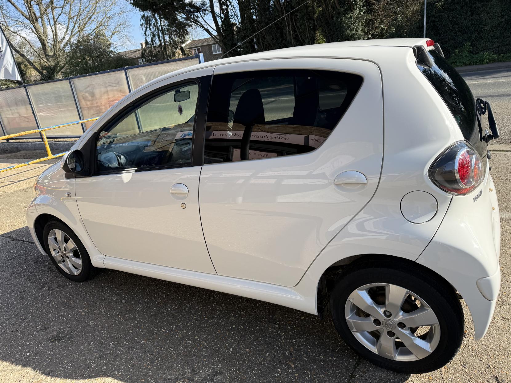 Toyota AYGO 1.0 VVT-i Move Hatchback 5dr Petrol Manual Euro 5 (68 ps)