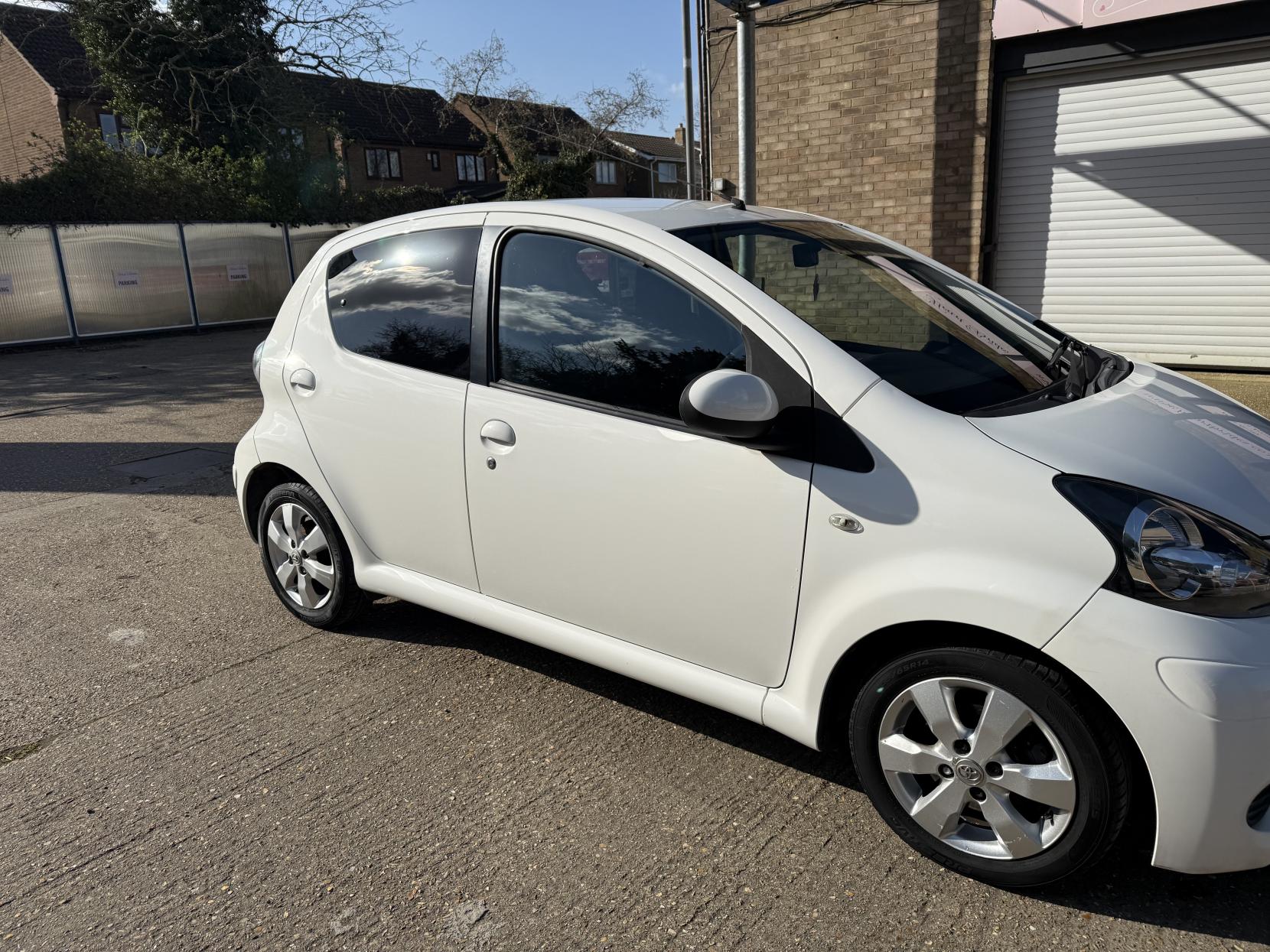 Toyota AYGO 1.0 VVT-i Move Hatchback 5dr Petrol Manual Euro 5 (68 ps)