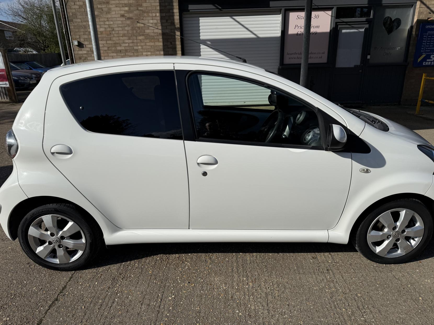 Toyota AYGO 1.0 VVT-i Move Hatchback 5dr Petrol Manual Euro 5 (68 ps)