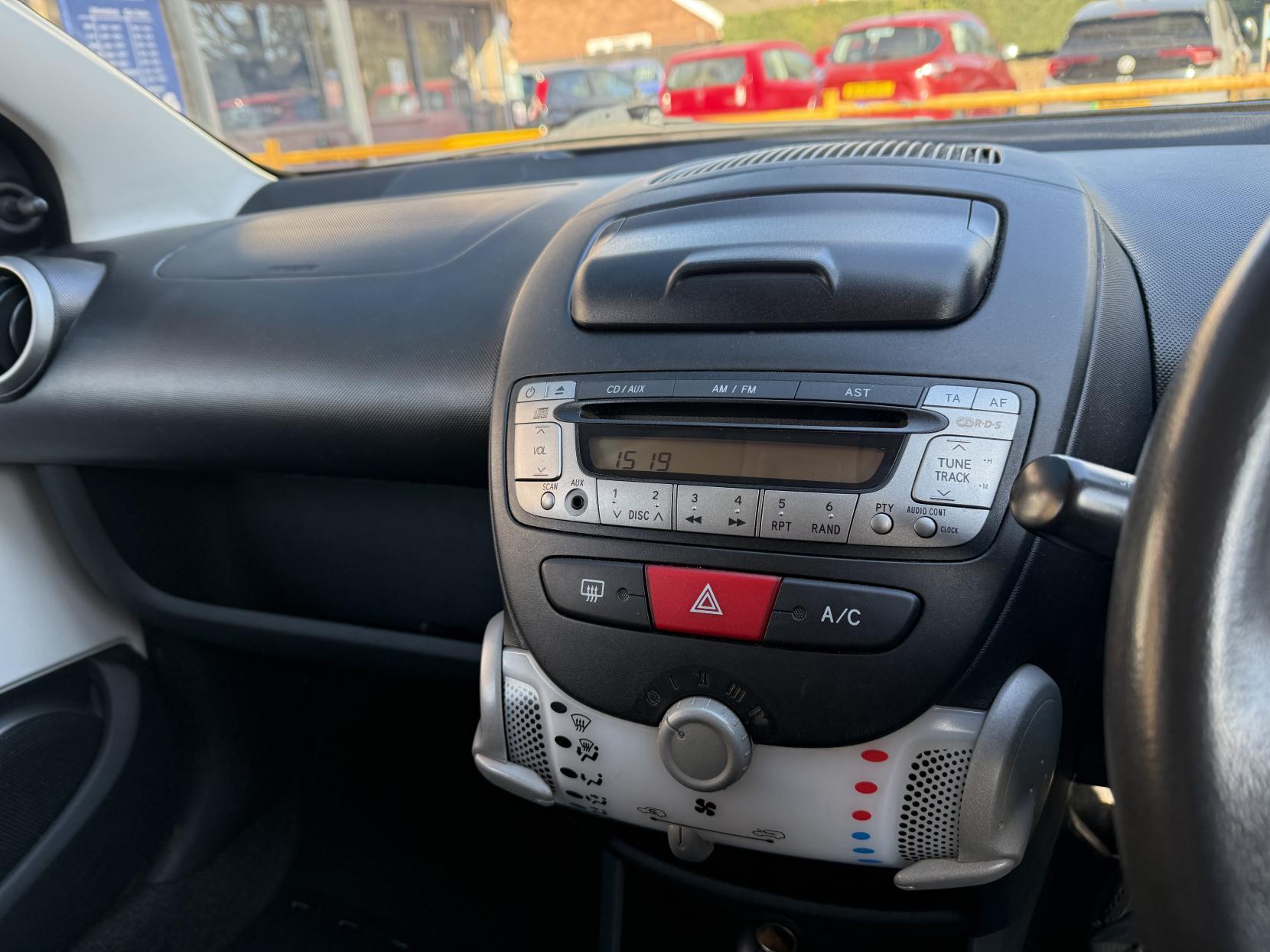 Toyota AYGO 1.0 VVT-i Move Hatchback 5dr Petrol Manual Euro 5 (68 ps)