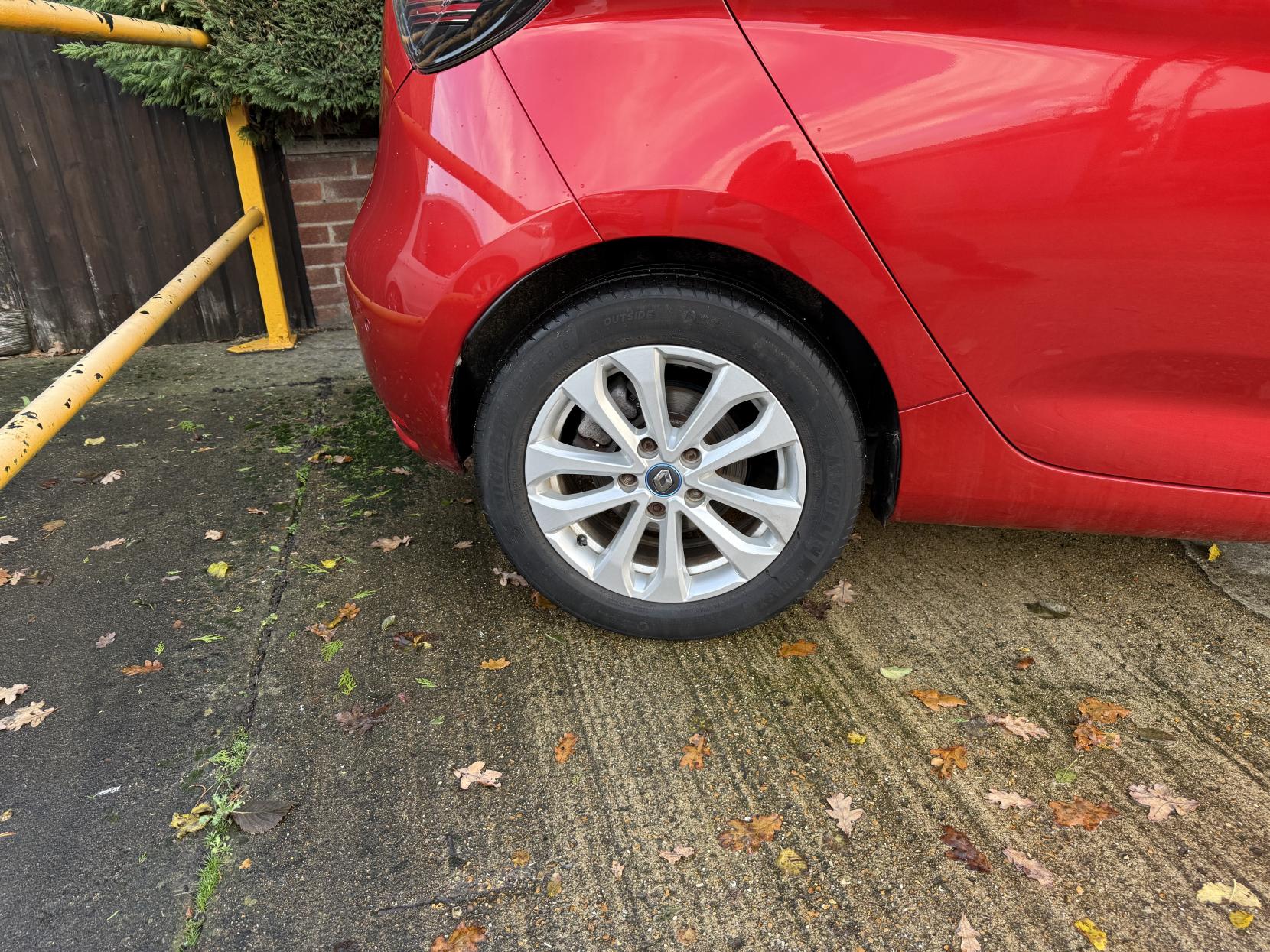 Renault Zoe R110 52kWh Iconic Hatchback 5dr Electric Auto (i) (107 bhp)