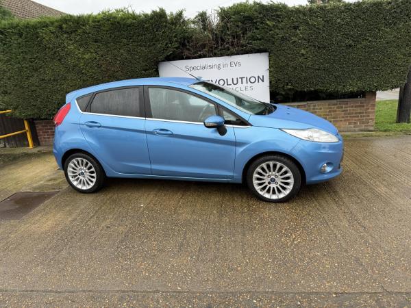 Ford Fiesta 1.6 TDCi DPF Titanium Hatchback 5dr Diesel Manual (107 g/km, 94 bhp)