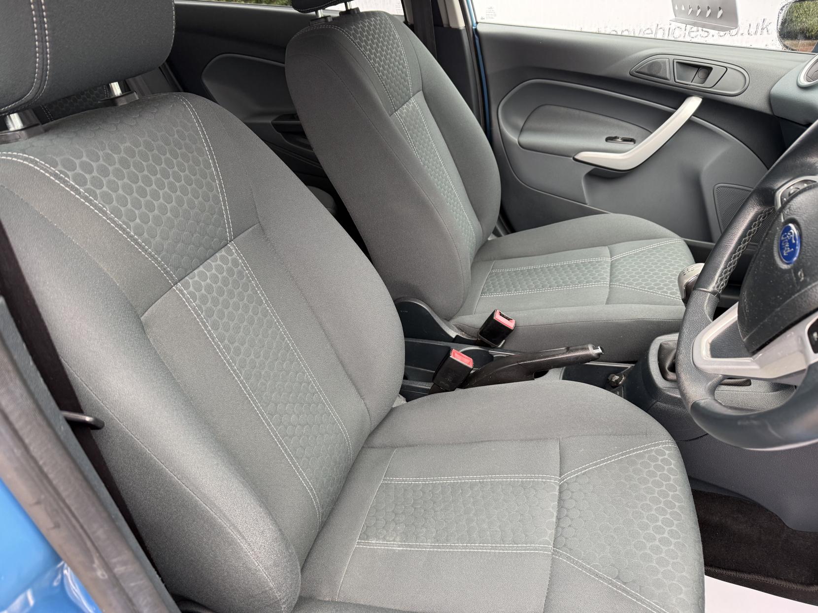 Ford Fiesta 1.6 TDCi DPF Titanium Hatchback 5dr Diesel Manual (107 g/km, 94 bhp)