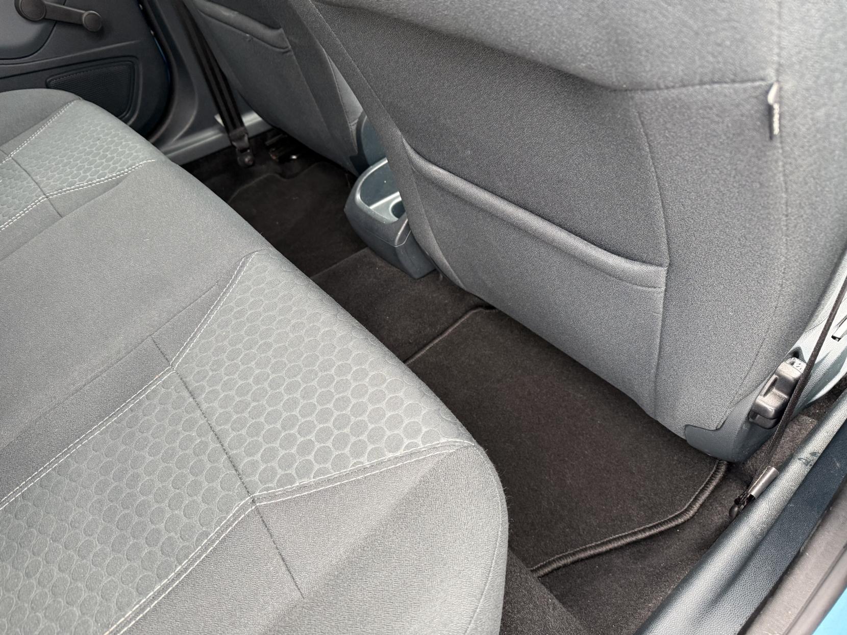 Ford Fiesta 1.6 TDCi DPF Titanium Hatchback 5dr Diesel Manual (107 g/km, 94 bhp)