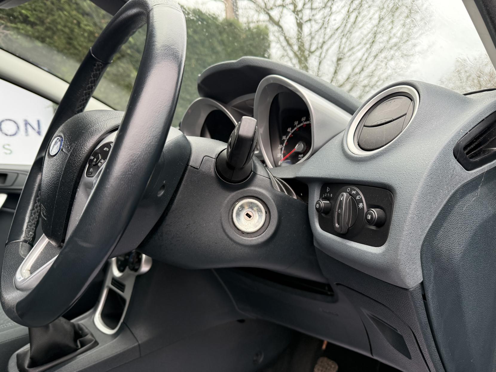 Ford Fiesta 1.6 TDCi DPF Titanium Hatchback 5dr Diesel Manual (107 g/km, 94 bhp)