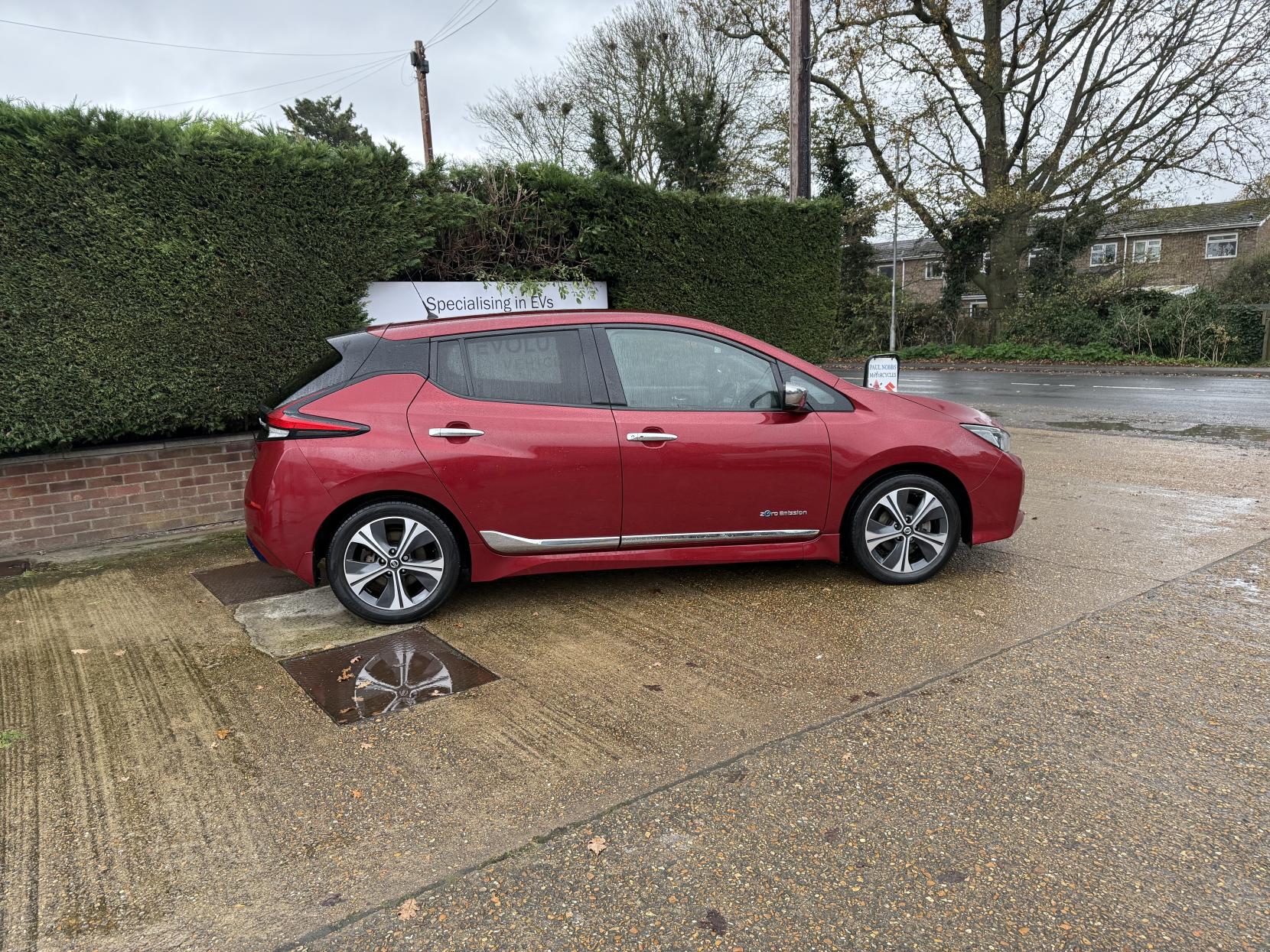 Nissan Leaf Shiro Hatchback (2017 - 2025)