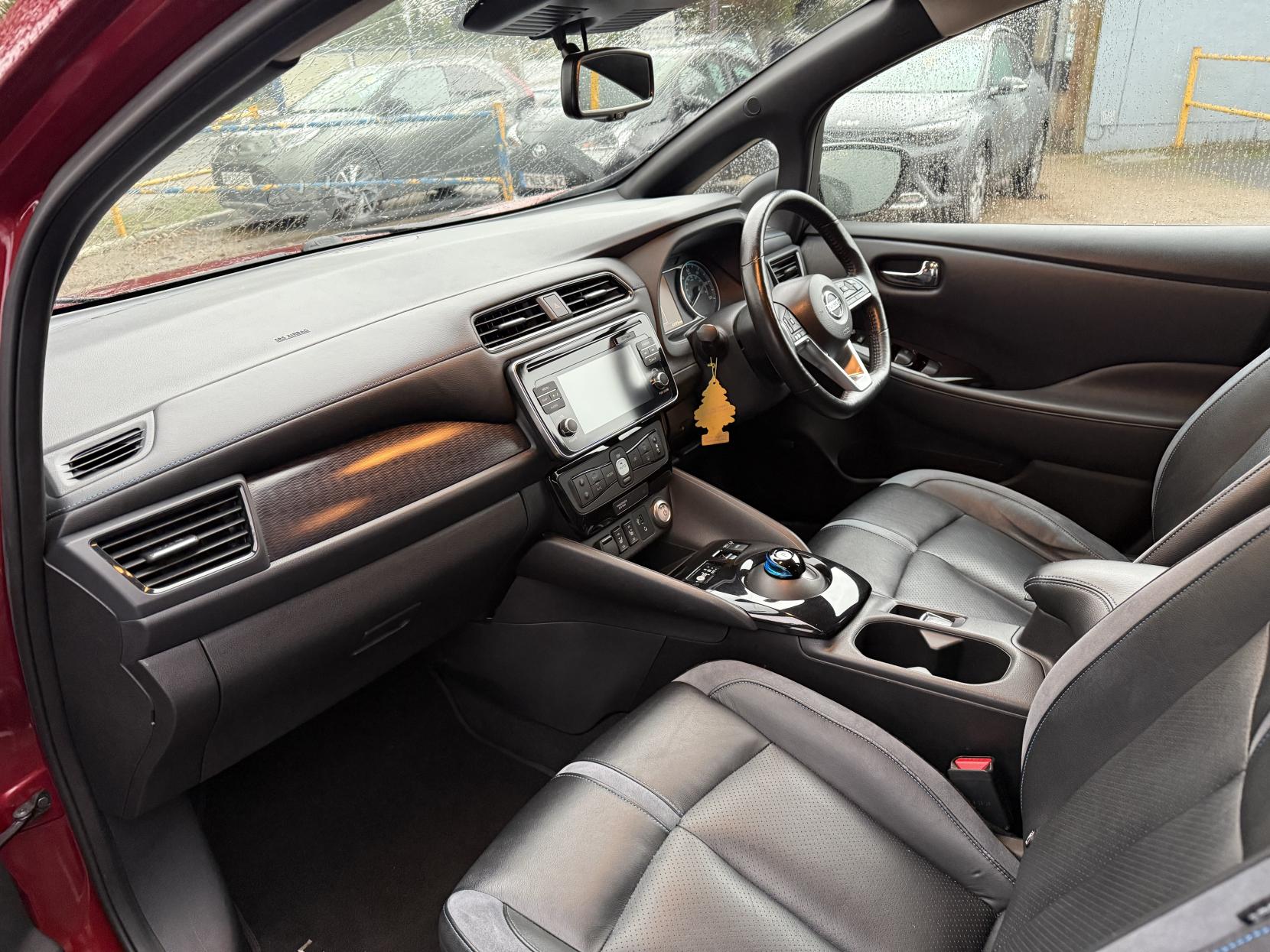 Nissan Leaf Shiro Hatchback (2017 - 2025)