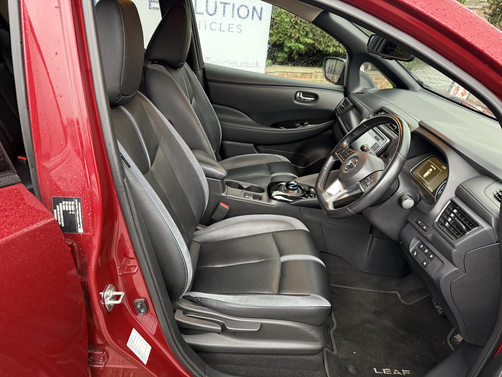 Nissan Leaf Shiro Hatchback (2017 - 2025)