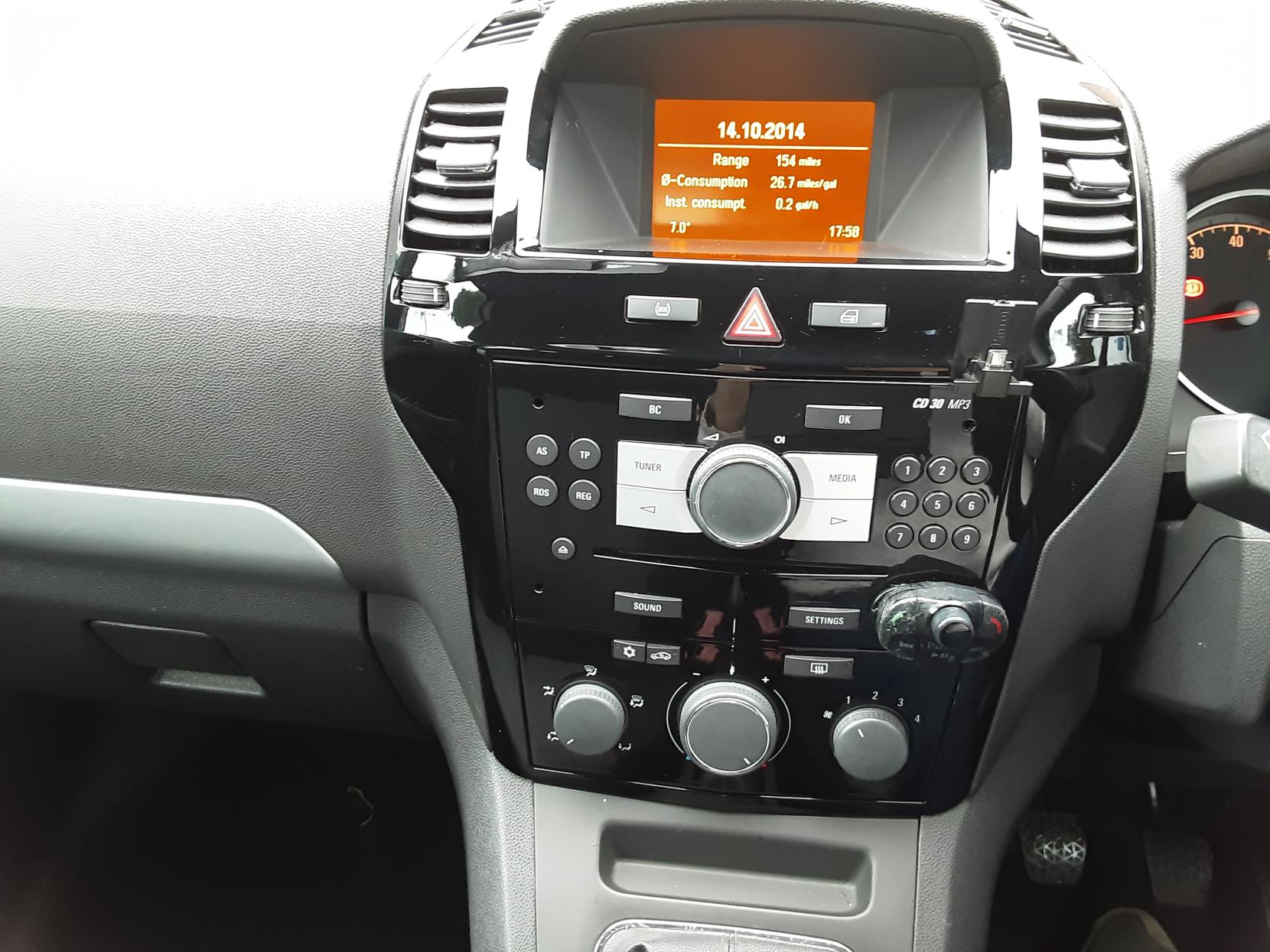 Vauxhall Zafira 1.8 16V Exclusiv MPV 5dr Petrol Manual Euro 5 (120 ps)