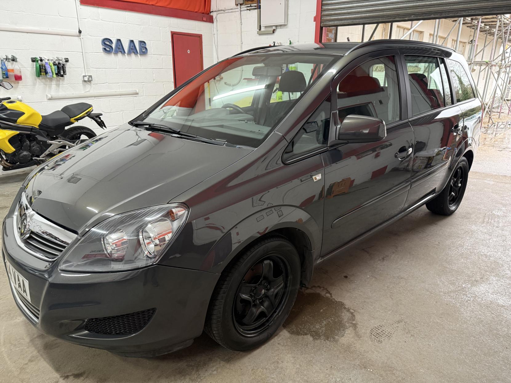 Vauxhall Zafira 1.8 16V Exclusiv MPV 5dr Petrol Manual Euro 5 (120 ps)