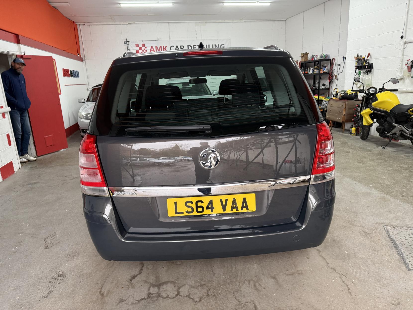 Vauxhall Zafira 1.8 16V Exclusiv MPV 5dr Petrol Manual Euro 5 (120 ps)