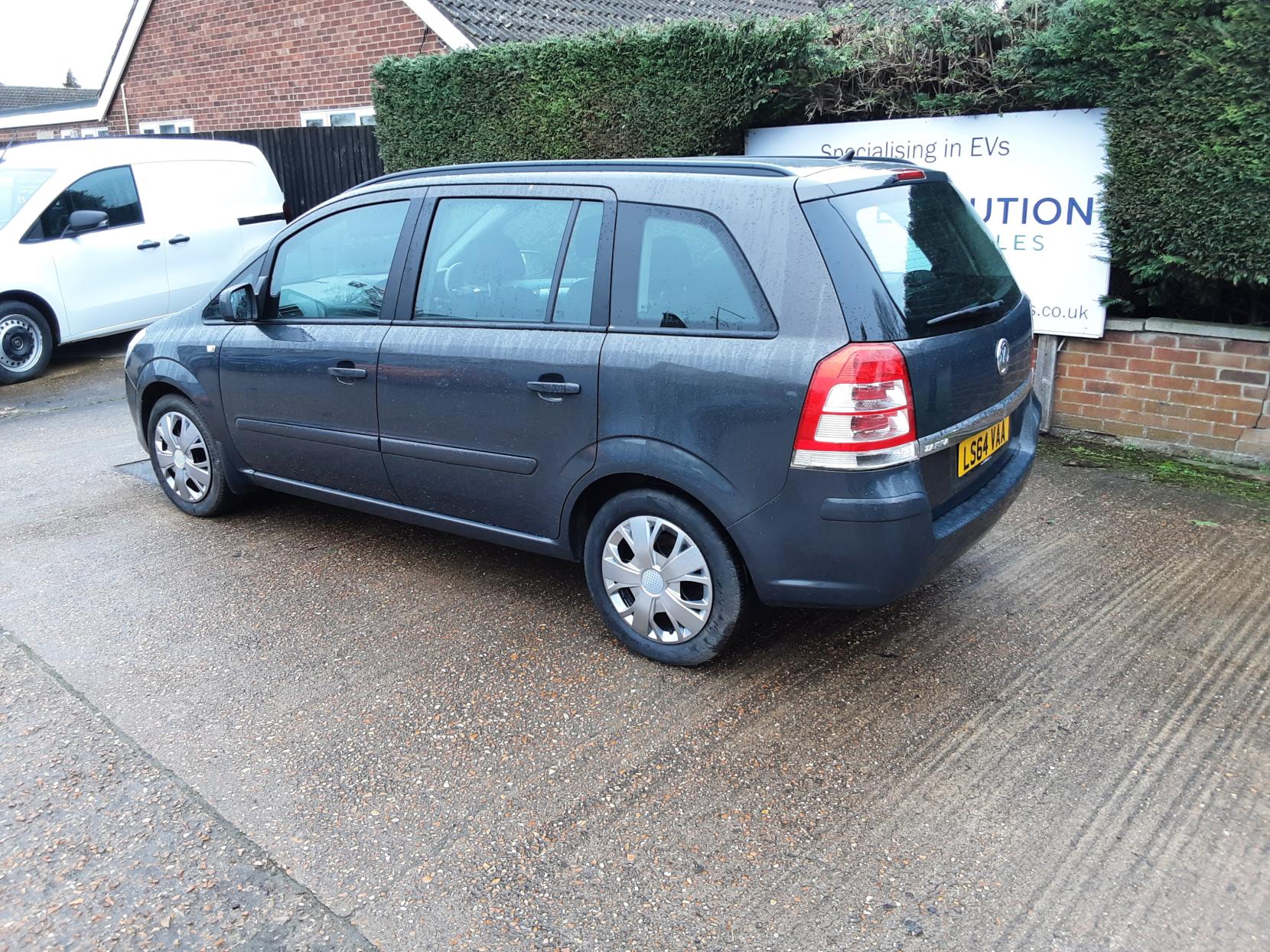 Vauxhall Zafira 1.8 16V Exclusiv MPV 5dr Petrol Manual Euro 5 (120 ps)