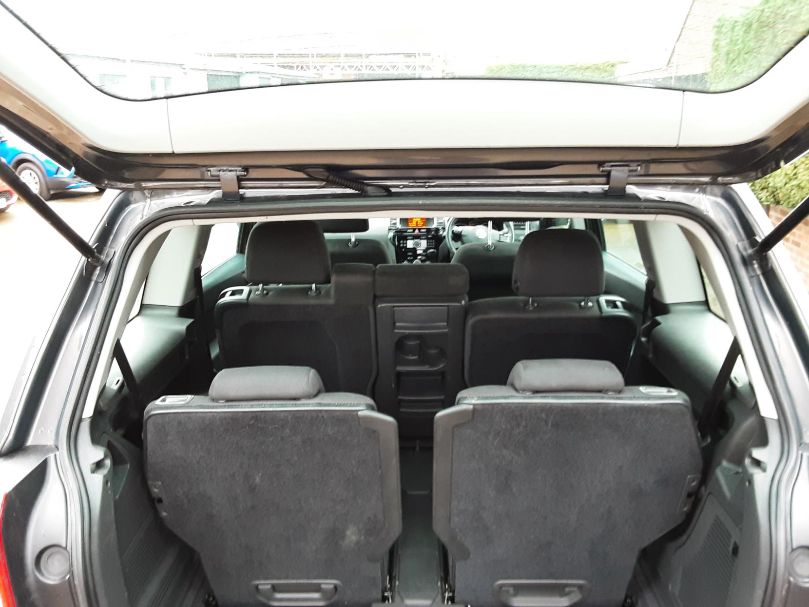 Vauxhall Zafira 1.8 16V Exclusiv MPV 5dr Petrol Manual Euro 5 (120 ps)