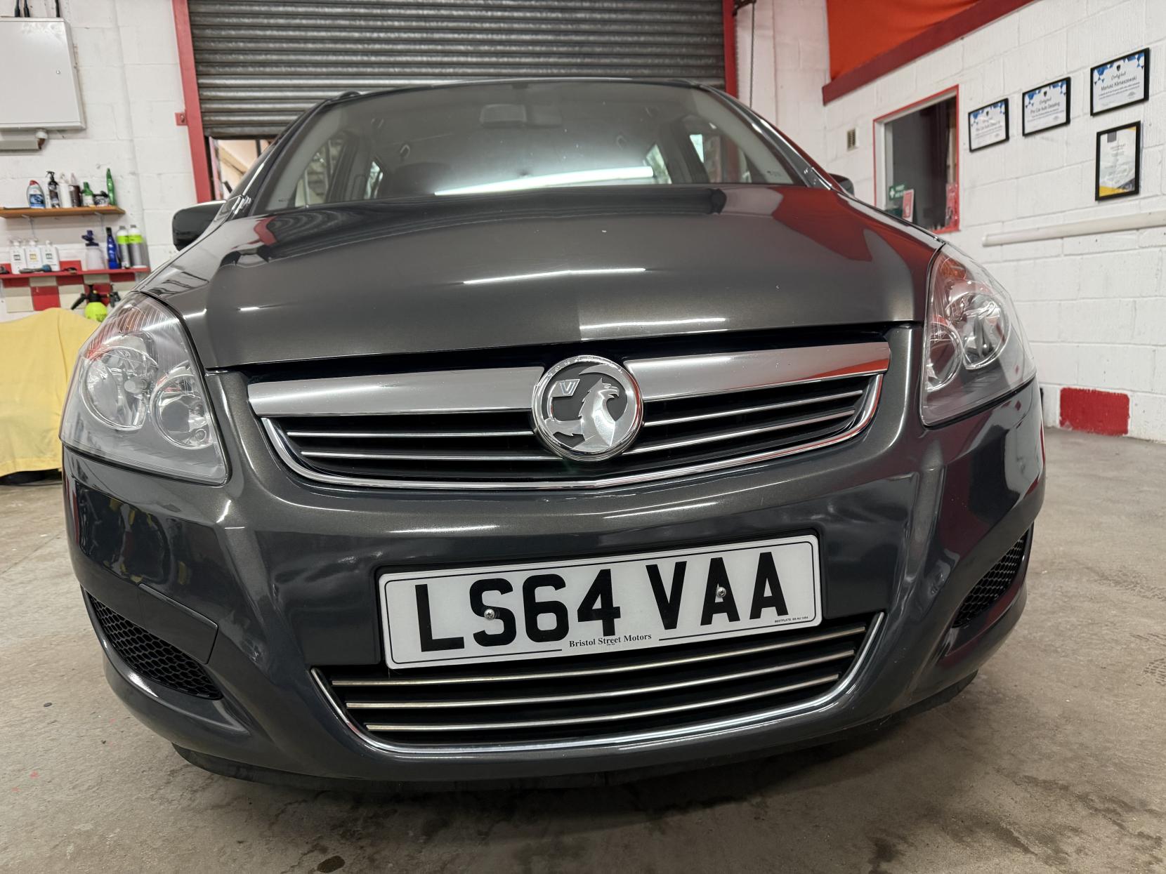 Vauxhall Zafira 1.8 16V Exclusiv MPV 5dr Petrol Manual Euro 5 (120 ps)