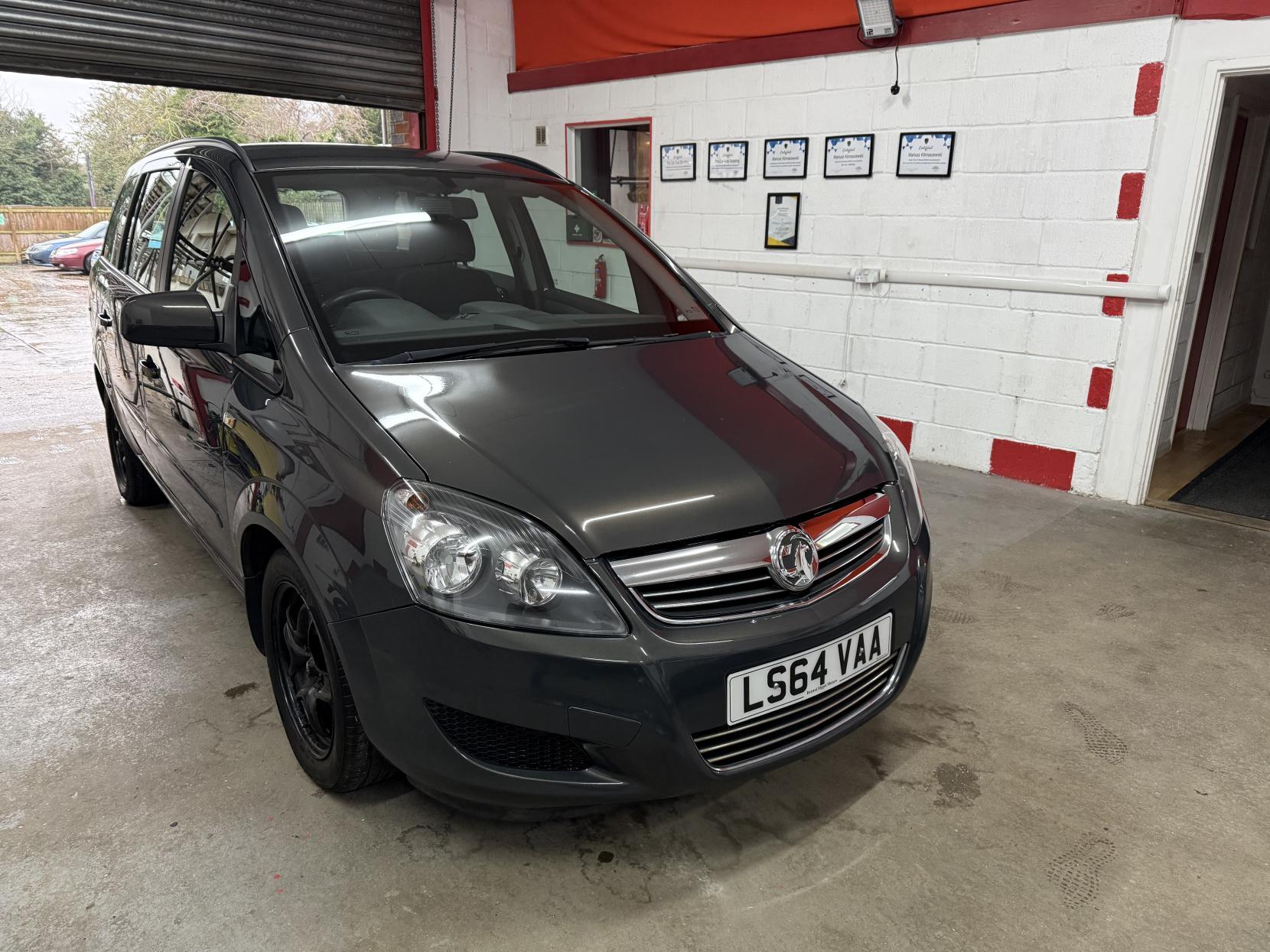 Vauxhall Zafira 1.8 16V Exclusiv MPV 5dr Petrol Manual Euro 5 (120 ps)