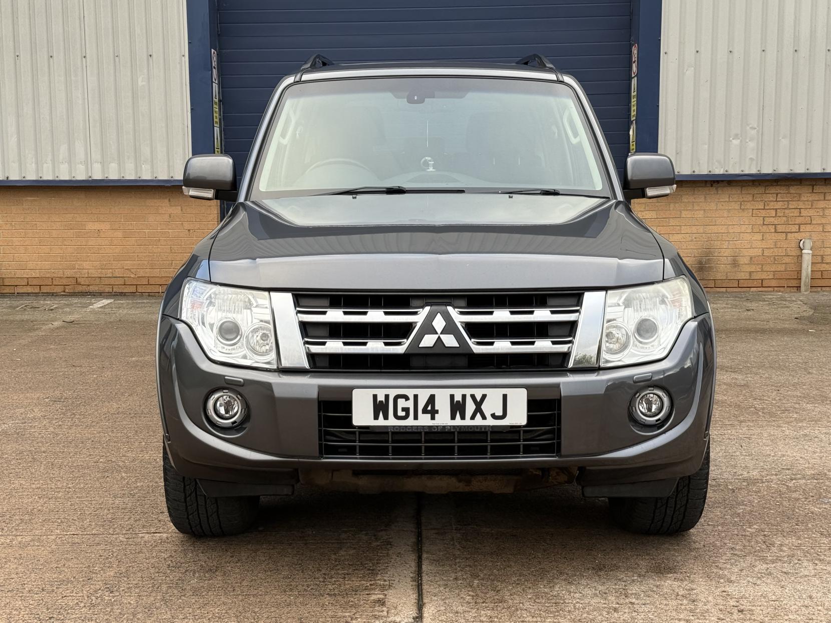 Mitsubishi Shogun 3.2 DI-DC SG3 SUV 5dr Diesel Auto 4WD Euro 5 LWB (197 ps)