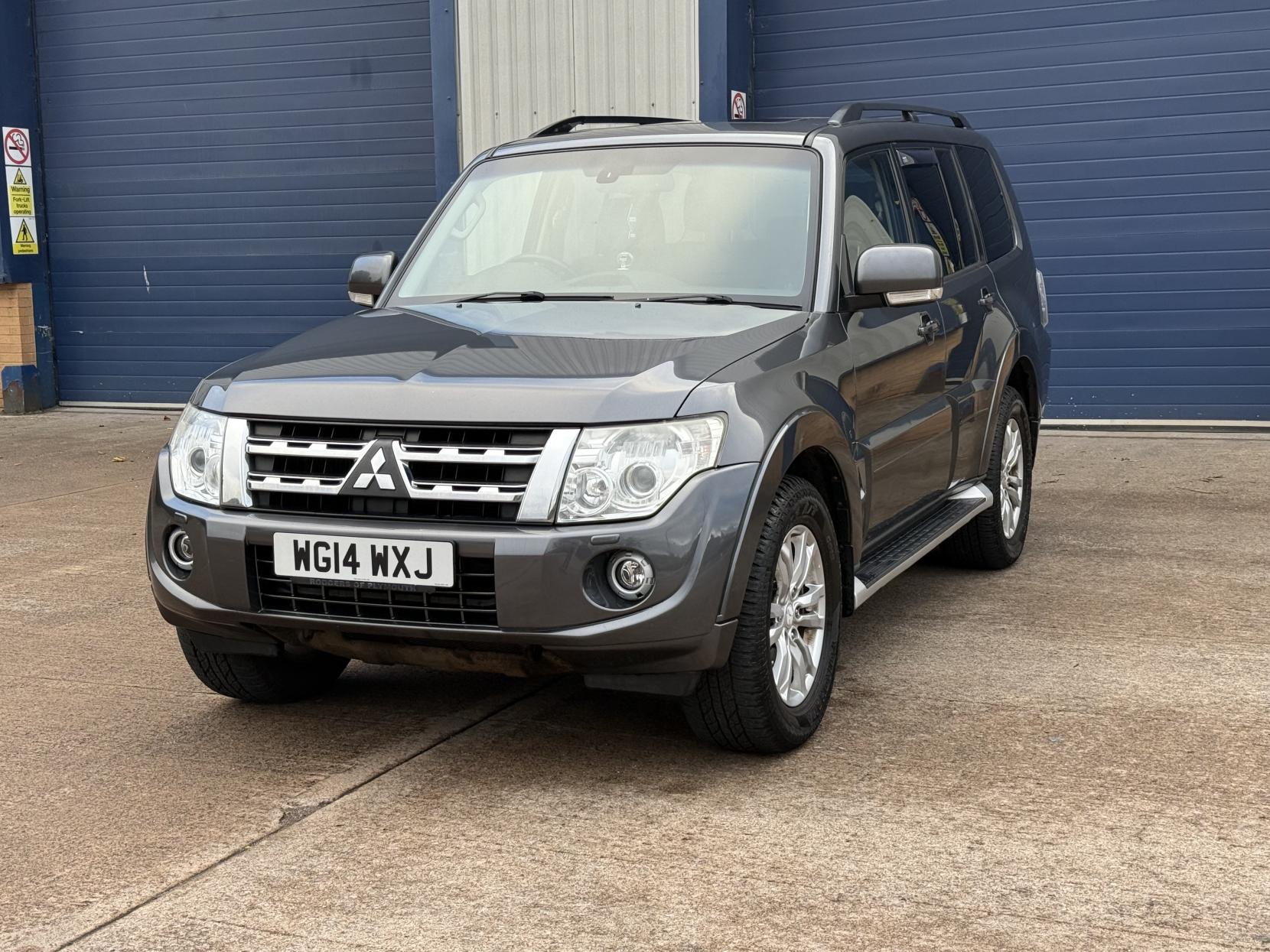 Mitsubishi Shogun 3.2 DI-DC SG3 SUV 5dr Diesel Auto 4WD Euro 5 LWB (197 ps)