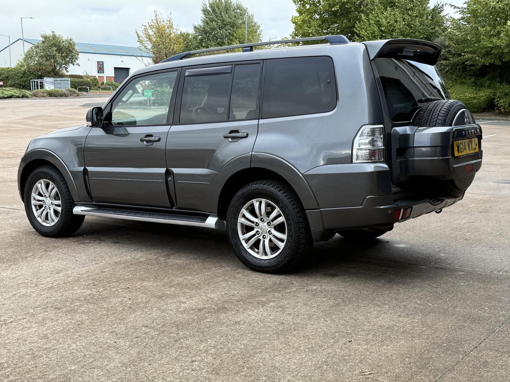 Mitsubishi Shogun 3.2 DI-DC SG3 SUV 5dr Diesel Auto 4WD Euro 5 LWB (197 ps)
