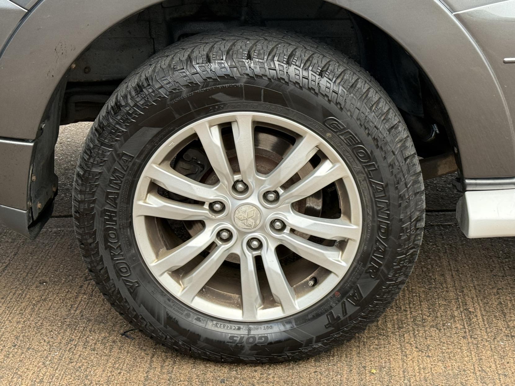 Mitsubishi Shogun 3.2 DI-DC SG3 SUV 5dr Diesel Auto 4WD Euro 5 LWB (197 ps)
