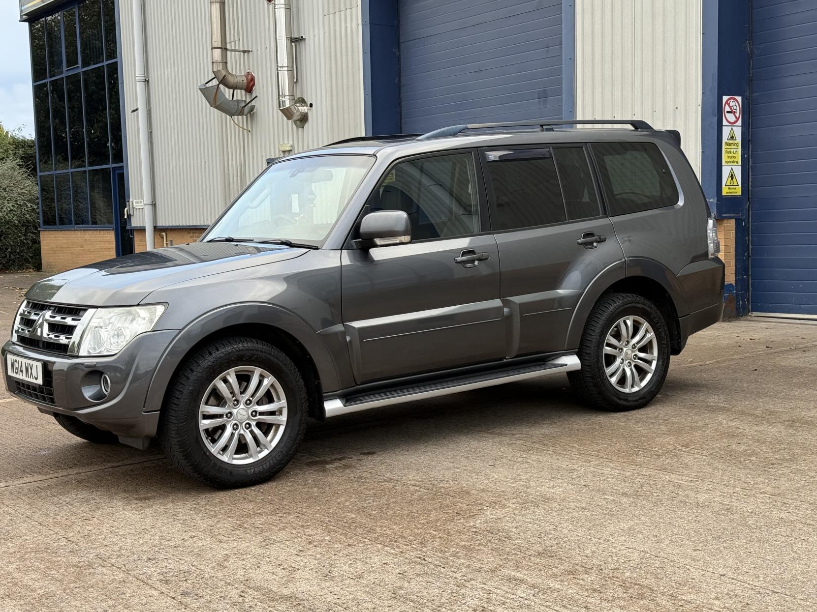 Mitsubishi Shogun 3.2 DI-DC SG3 SUV 5dr Diesel Auto 4WD Euro 5 LWB (197 ps)