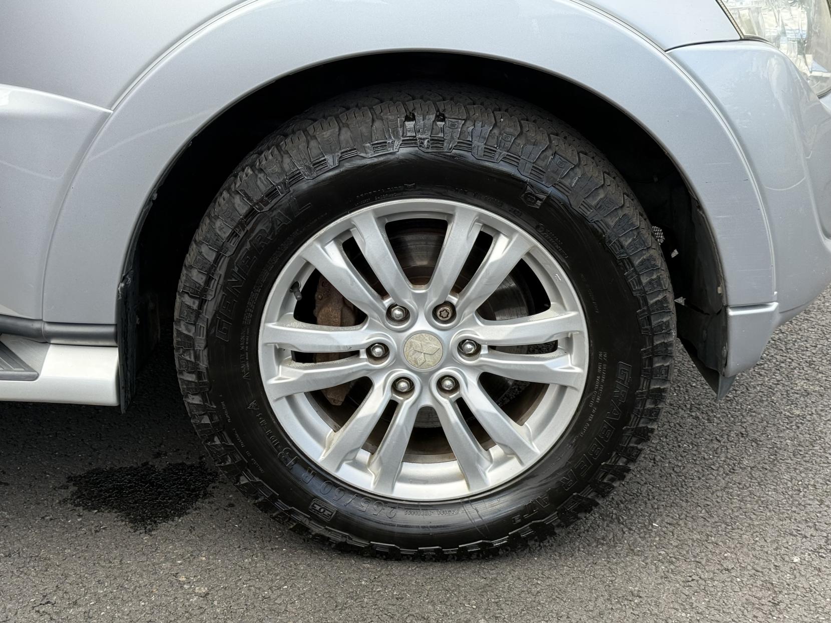 Mitsubishi Shogun 3.2 DI-DC SG3 SUV 5dr Diesel Auto 4WD Euro 5 LWB (197 ps)