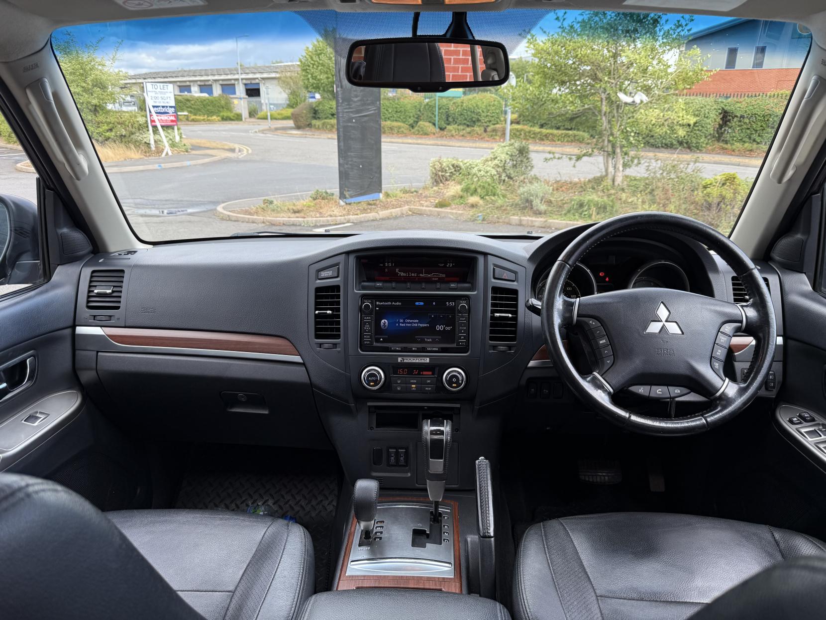 Mitsubishi Shogun 3.2 DI-DC SG3 SUV 5dr Diesel Auto 4WD Euro 5 LWB (197 ps)