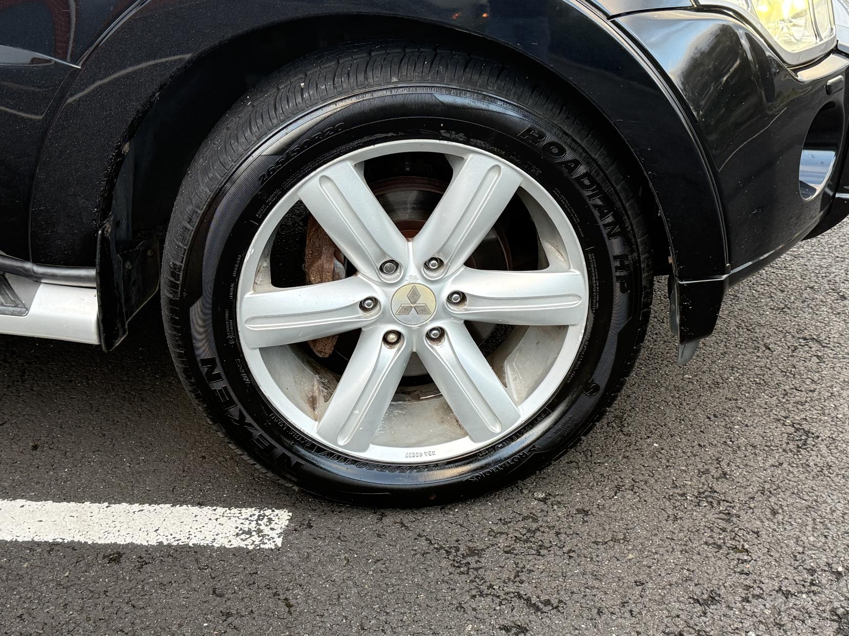 Mitsubishi Shogun 3.2 DI-DC Diamond SUV 5dr Diesel Auto 4WD Euro 5 LWB (197 ps)