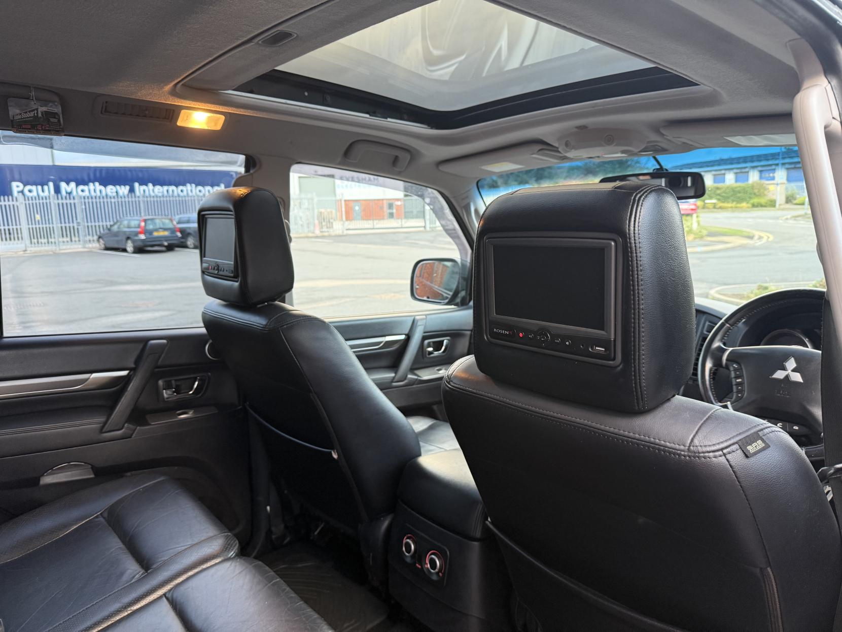 Mitsubishi Shogun 3.2 DI-DC Diamond SUV 5dr Diesel Auto 4WD Euro 5 LWB (197 ps)