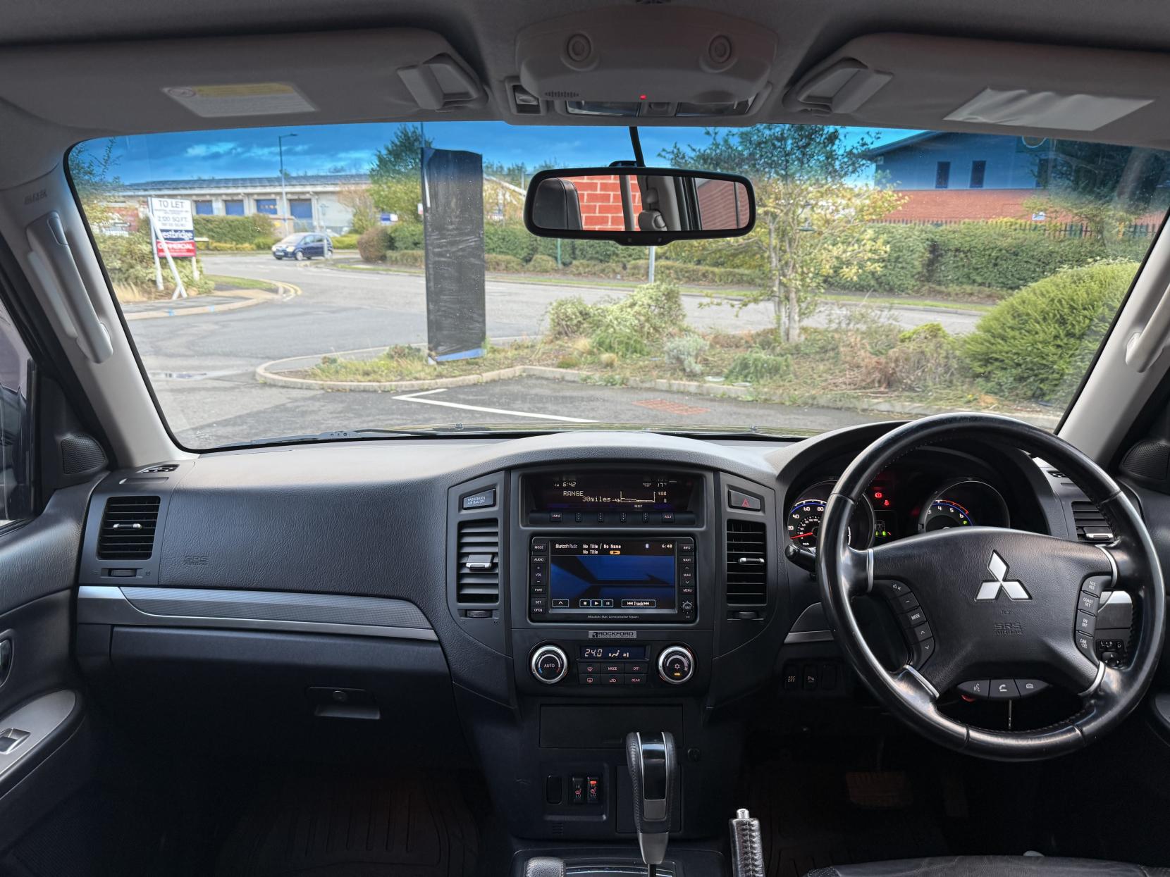 Mitsubishi Shogun 3.2 DI-DC Diamond SUV 5dr Diesel Auto 4WD Euro 5 LWB (197 ps)