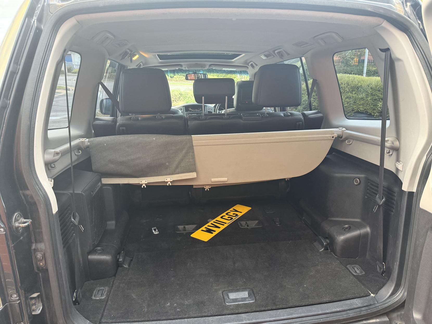 Mitsubishi Shogun 3.2 DI-DC Diamond SUV 5dr Diesel Auto 4WD Euro 5 LWB (197 ps)