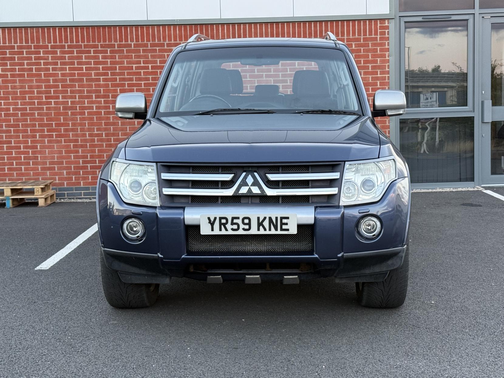 Mitsubishi Shogun 3.2 DI-DC Diamond SUV 5dr Diesel Auto 4WD Euro 4 LWB (168 ps)