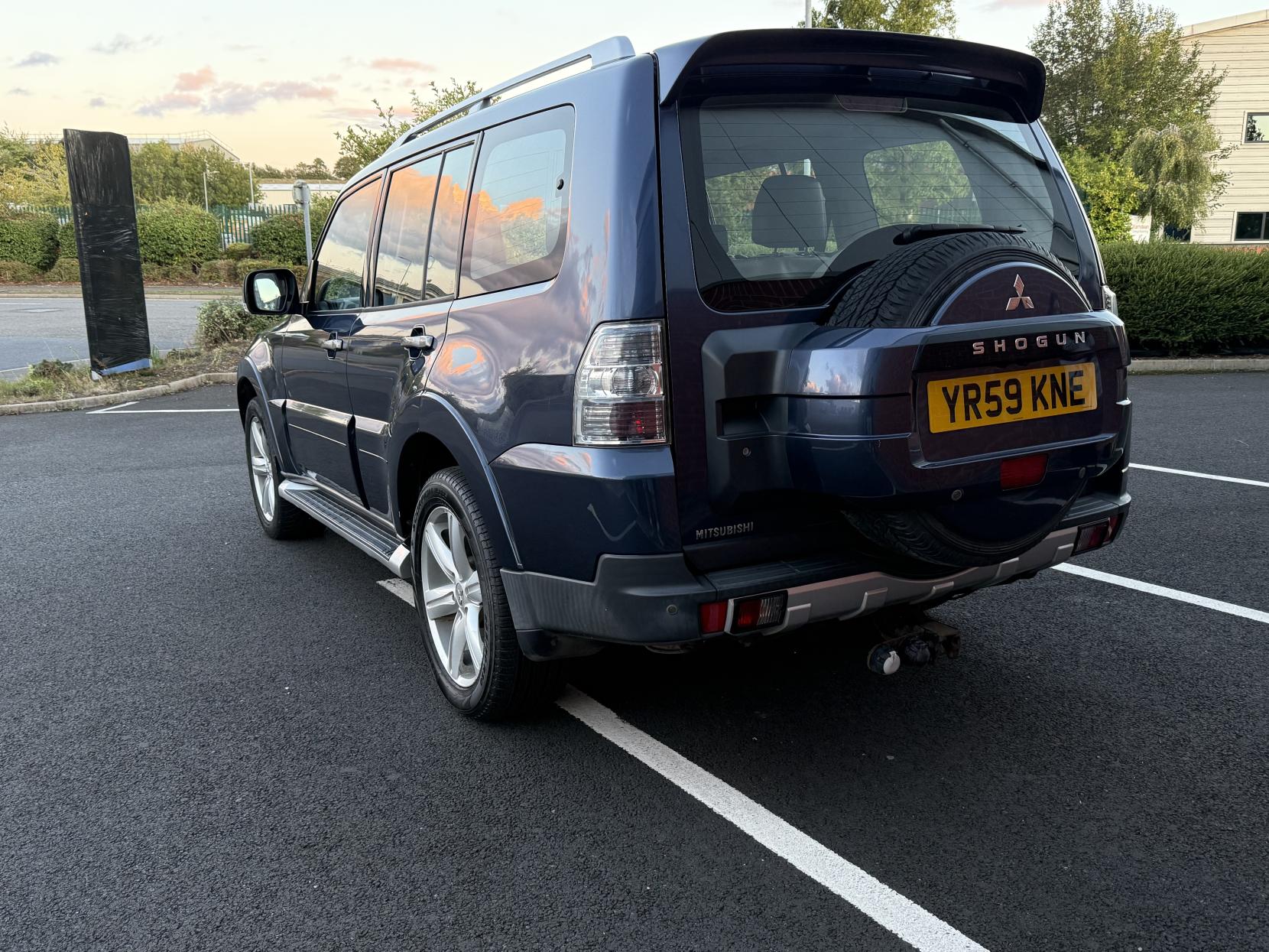 Mitsubishi Shogun 3.2 DI-DC Diamond SUV 5dr Diesel Auto 4WD Euro 4 LWB (168 ps)