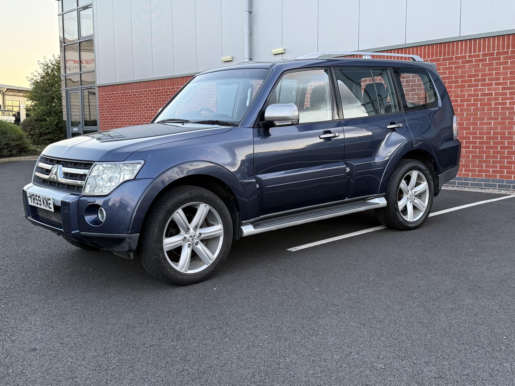 Mitsubishi Shogun 3.2 DI-DC Diamond SUV 5dr Diesel Auto 4WD Euro 4 LWB (168 ps)