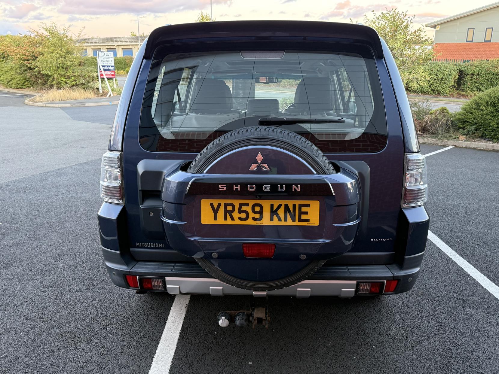 Mitsubishi Shogun 3.2 DI-DC Diamond SUV 5dr Diesel Auto 4WD Euro 4 LWB (168 ps)