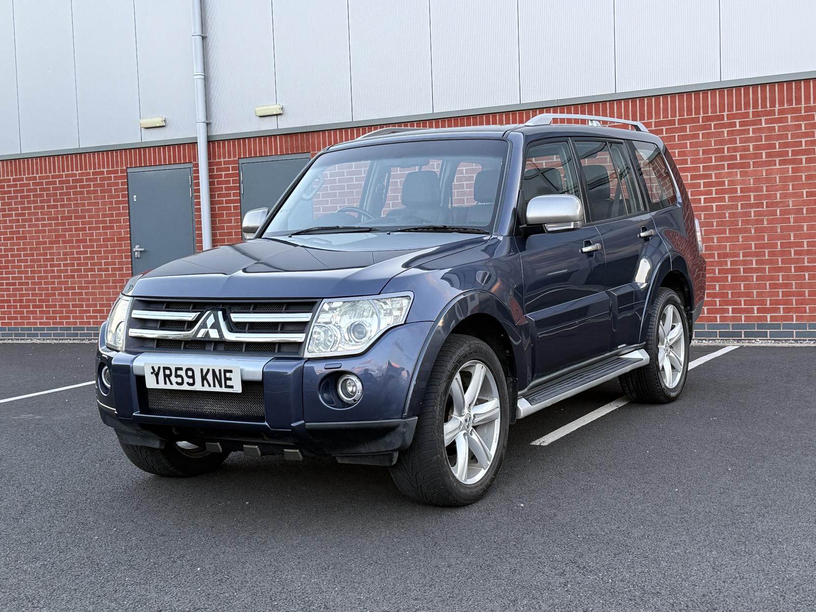 Mitsubishi Shogun 3.2 DI-DC Diamond SUV 5dr Diesel Auto 4WD Euro 4 LWB (168 ps)