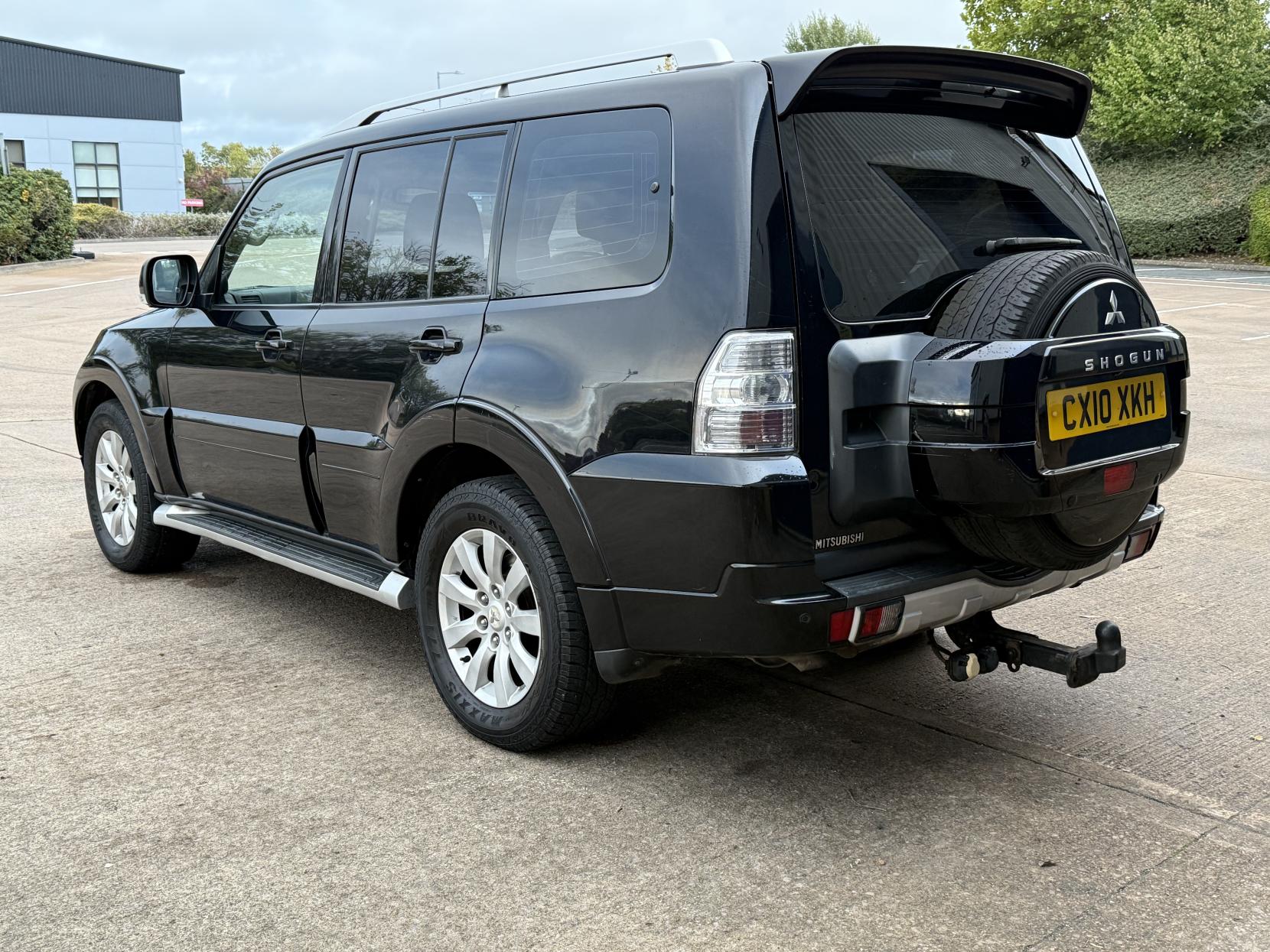 Mitsubishi Shogun 3.2 DI-DC Elegance SUV 5dr Diesel Auto 4WD Euro 5 LWB (197 ps)