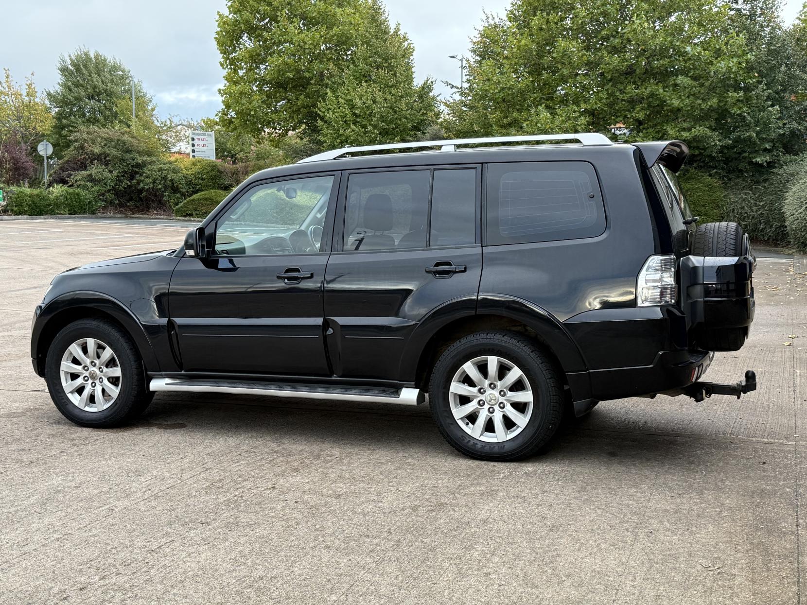 Mitsubishi Shogun 3.2 DI-DC Elegance SUV 5dr Diesel Auto 4WD Euro 5 LWB (197 ps)