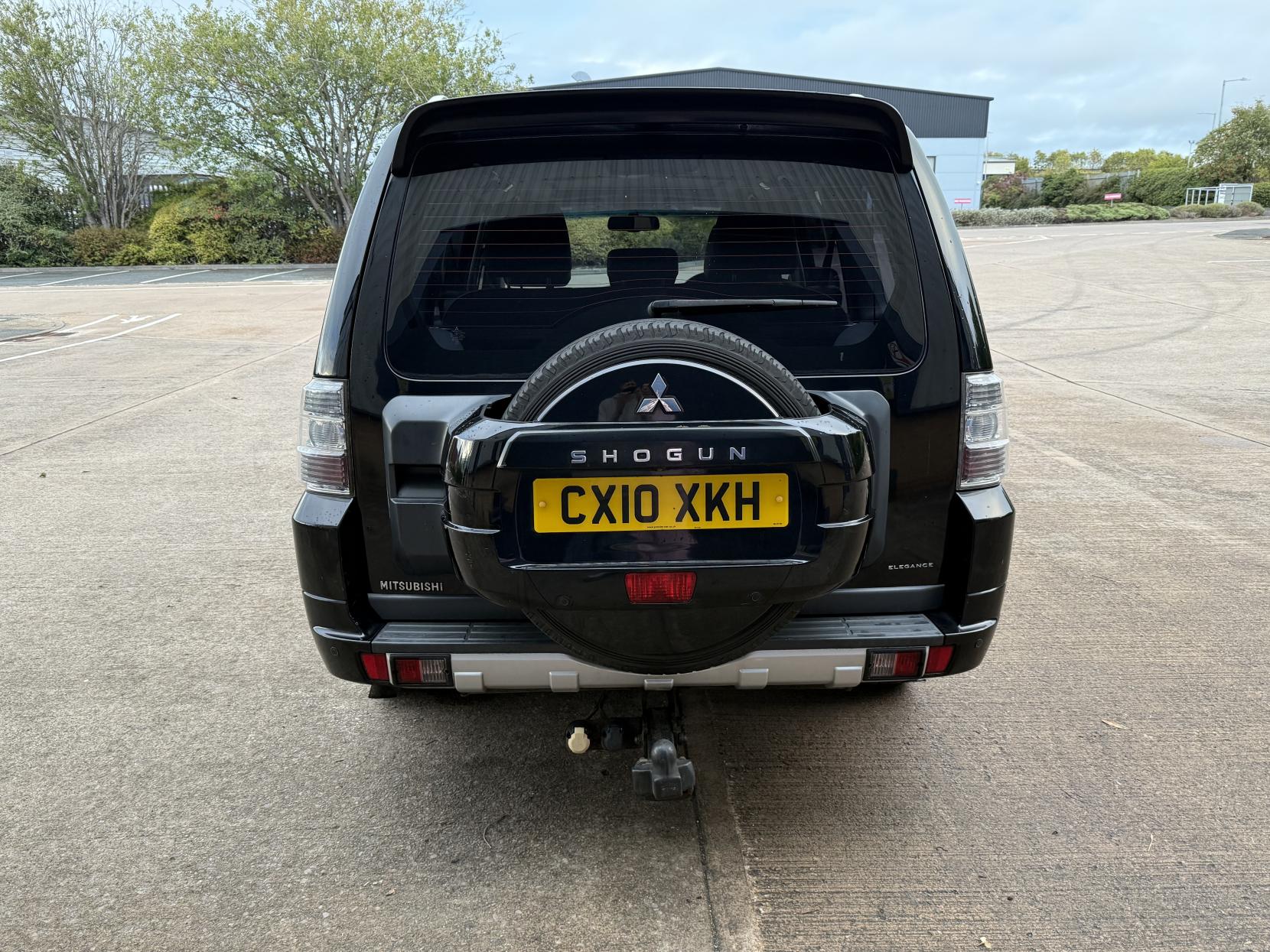 Mitsubishi Shogun 3.2 DI-DC Elegance SUV 5dr Diesel Auto 4WD Euro 5 LWB (197 ps)