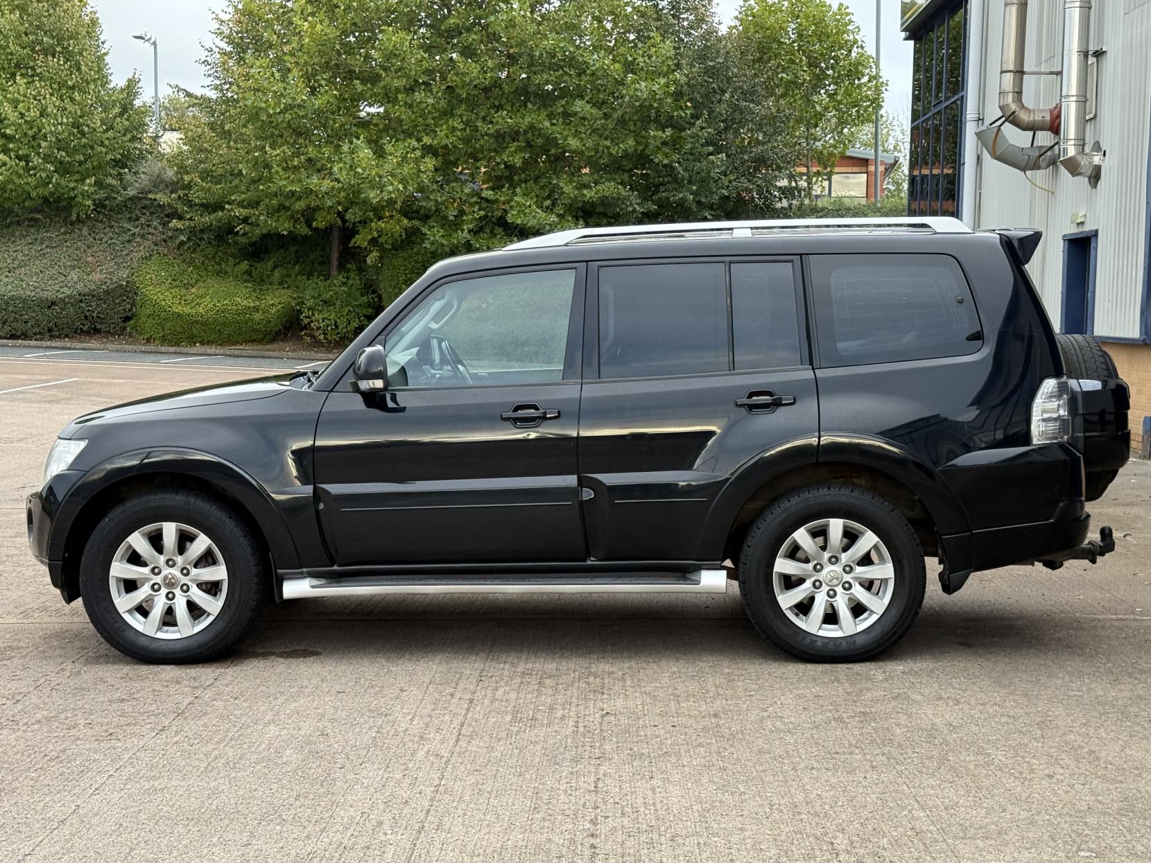 Mitsubishi Shogun 3.2 DI-DC Elegance SUV 5dr Diesel Auto 4WD Euro 5 LWB (197 ps)