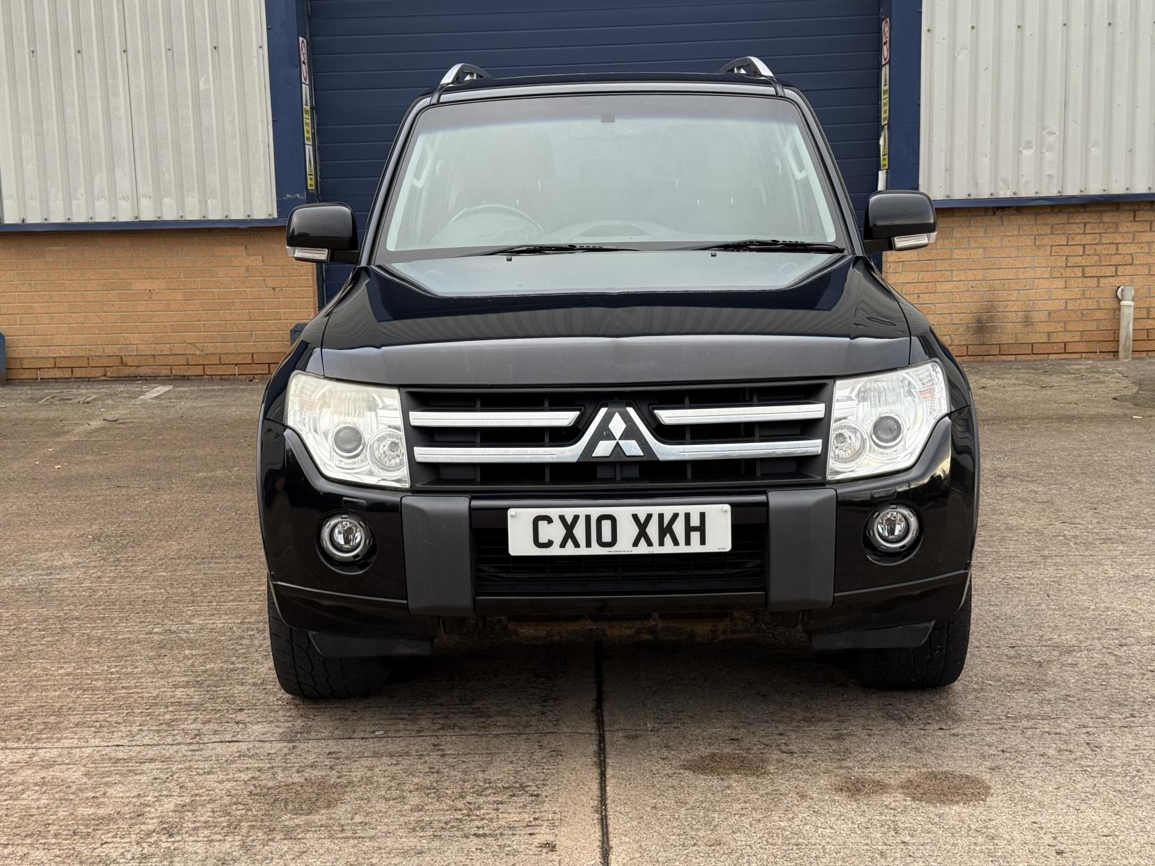 Mitsubishi Shogun 3.2 DI-DC Elegance SUV 5dr Diesel Auto 4WD Euro 5 LWB (197 ps)