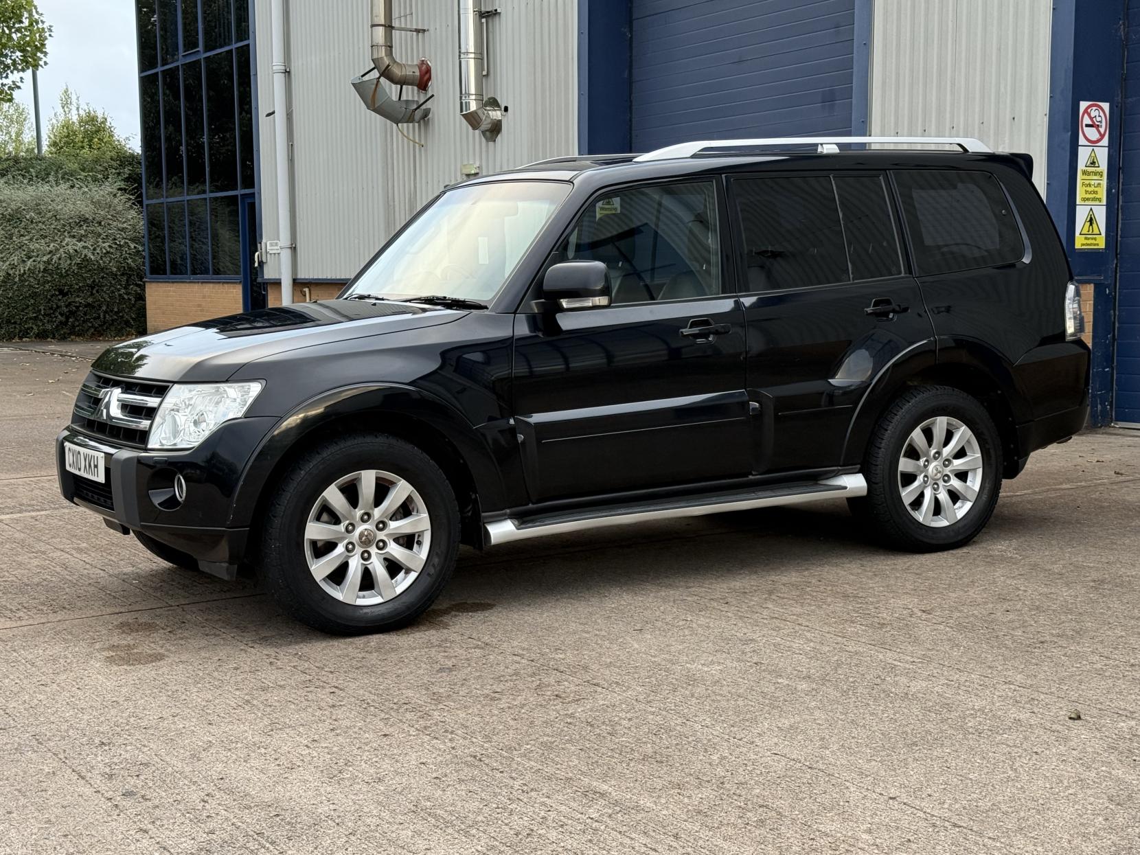 Mitsubishi Shogun 3.2 DI-DC Elegance SUV 5dr Diesel Auto 4WD Euro 5 LWB (197 ps)