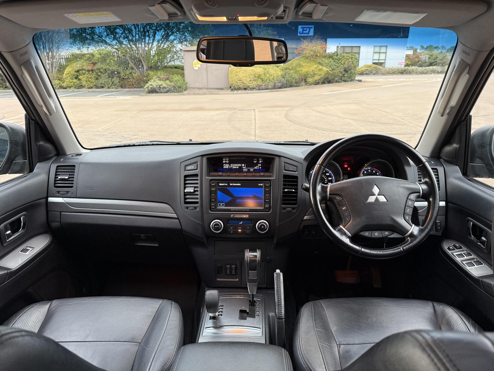 Mitsubishi Shogun 3.2 DI-DC Elegance SUV 5dr Diesel Auto 4WD Euro 5 LWB (197 ps)