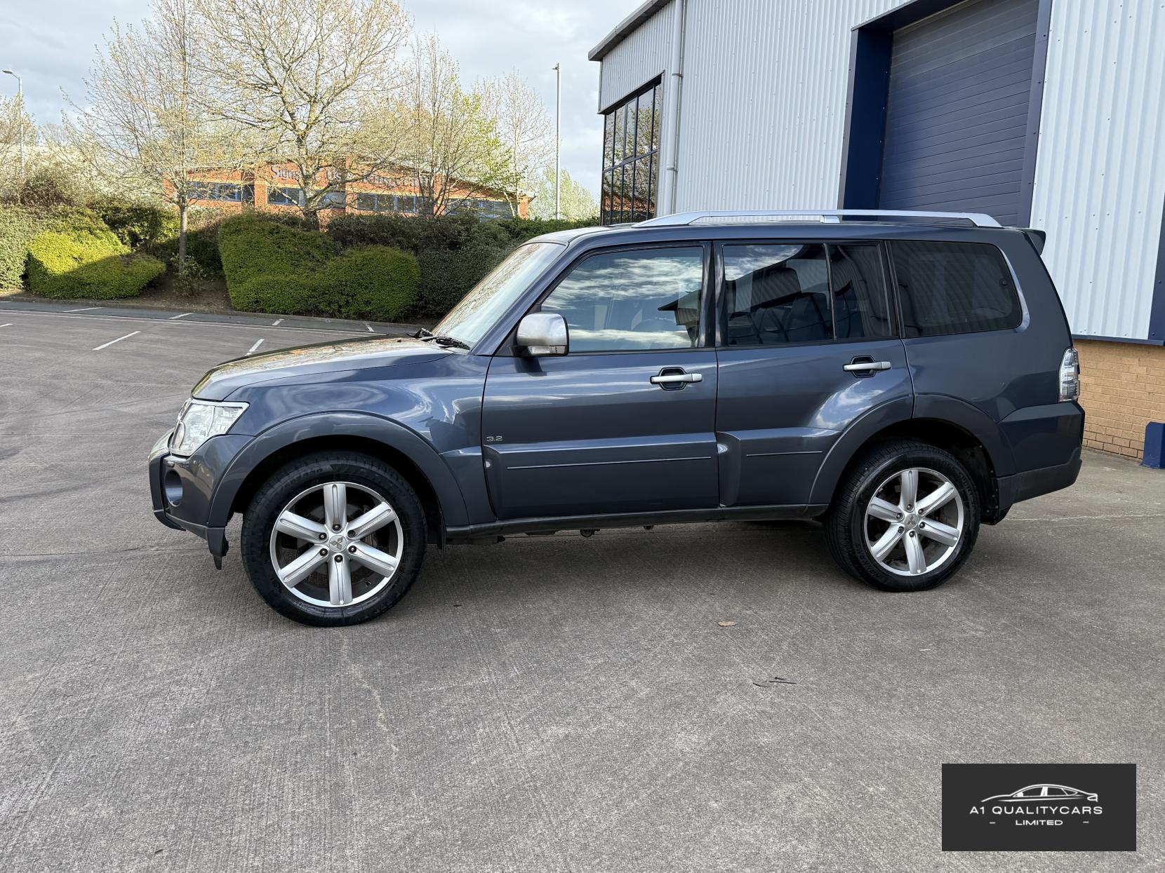 Mitsubishi Shogun 3.2 DI-DC Diamond SUV 5dr Diesel Auto 4WD Euro 4 LWB (168 ps)