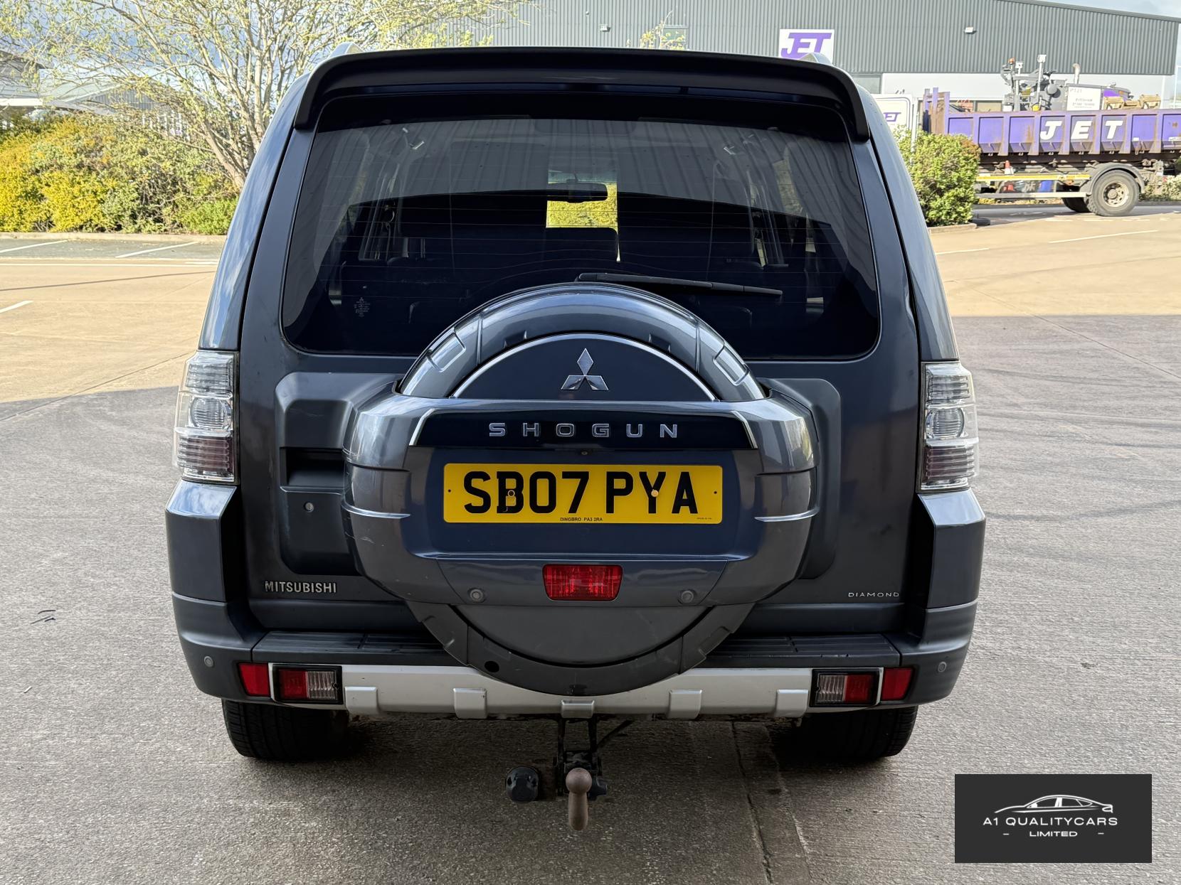 Mitsubishi Shogun 3.2 DI-DC Diamond SUV 5dr Diesel Auto 4WD Euro 4 LWB (168 ps)