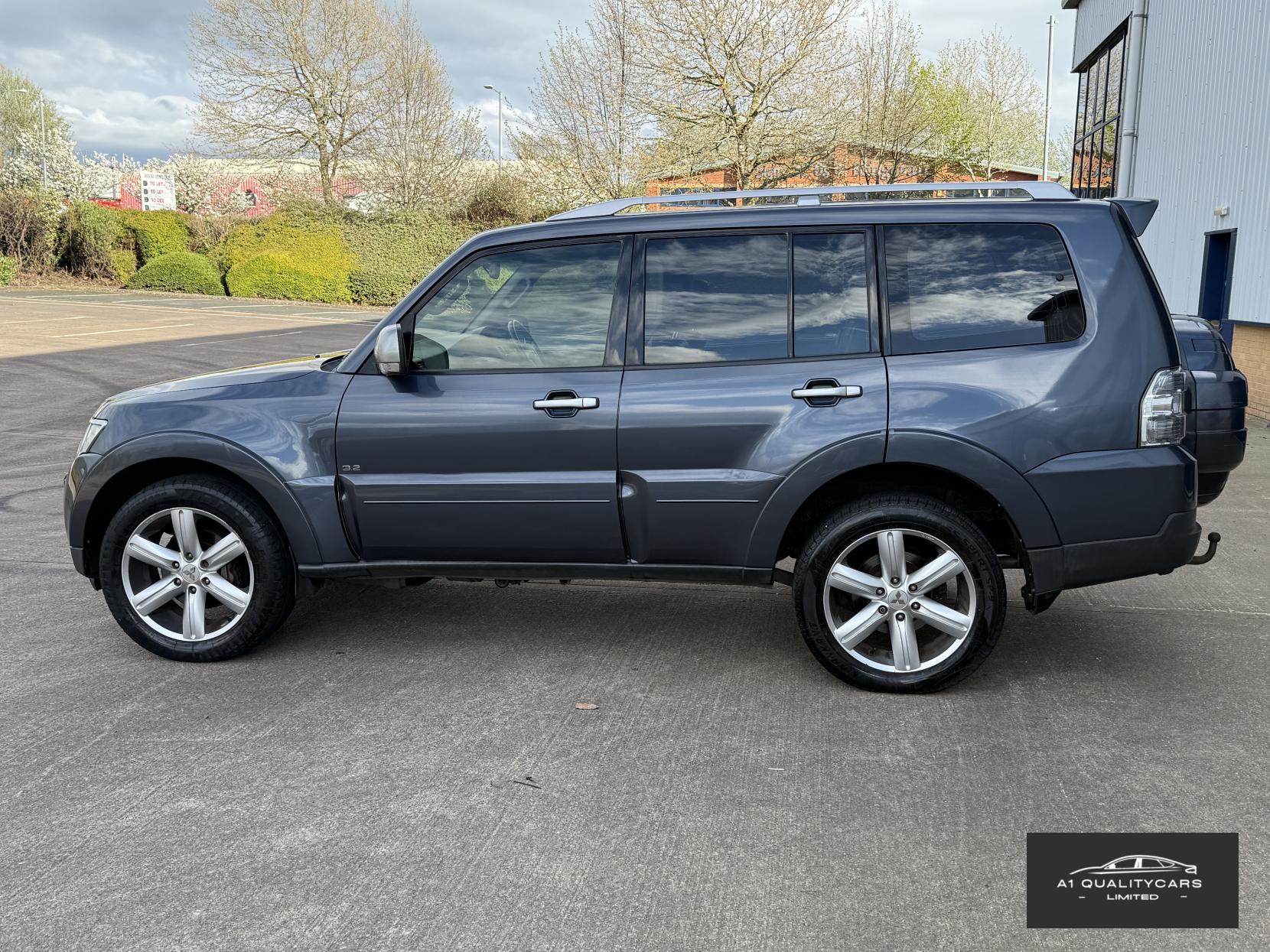 Mitsubishi Shogun 3.2 DI-DC Diamond SUV 5dr Diesel Auto 4WD Euro 4 LWB (168 ps)