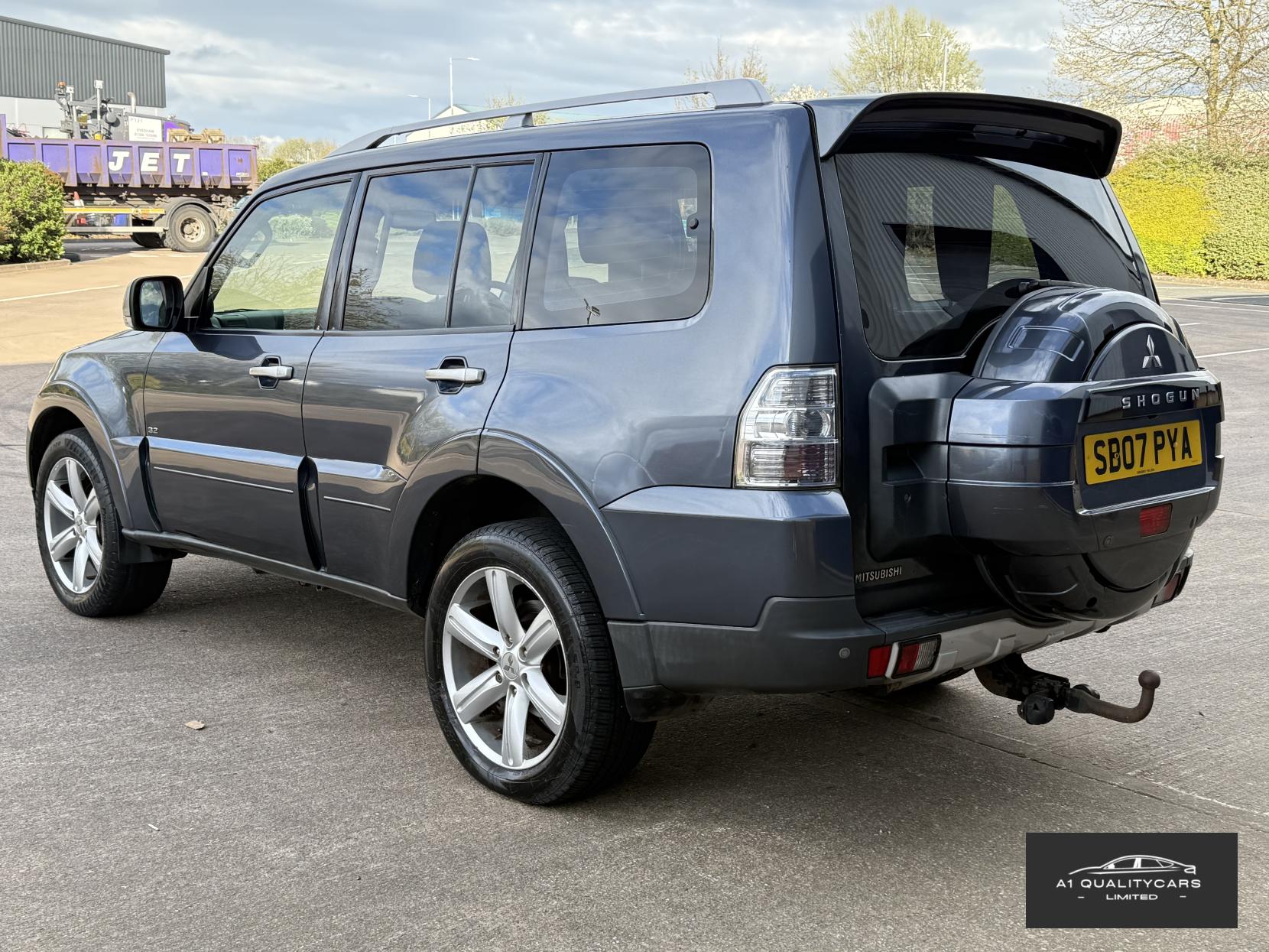 Mitsubishi Shogun 3.2 DI-DC Diamond SUV 5dr Diesel Auto 4WD Euro 4 LWB (168 ps)