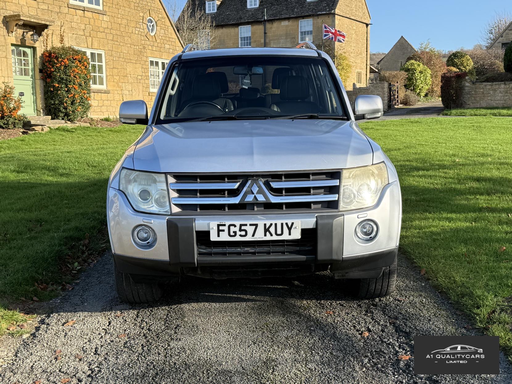 Mitsubishi Shogun 3.2 DI-DC Elegance SUV 5dr Diesel Auto 4WD Euro 4 LWB (168 ps)