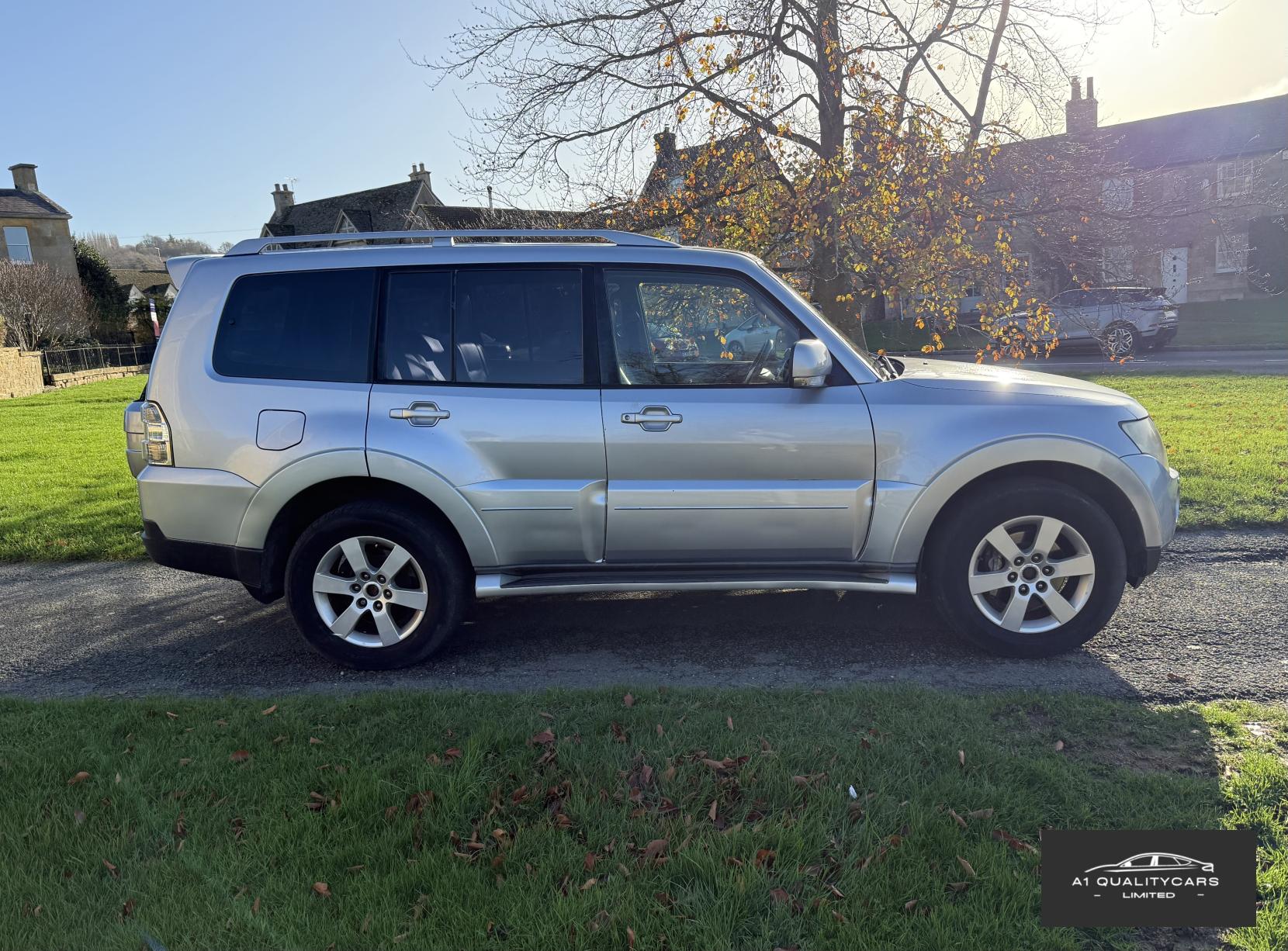 Mitsubishi Shogun 3.2 DI-DC Elegance SUV 5dr Diesel Auto 4WD Euro 4 LWB (168 ps)